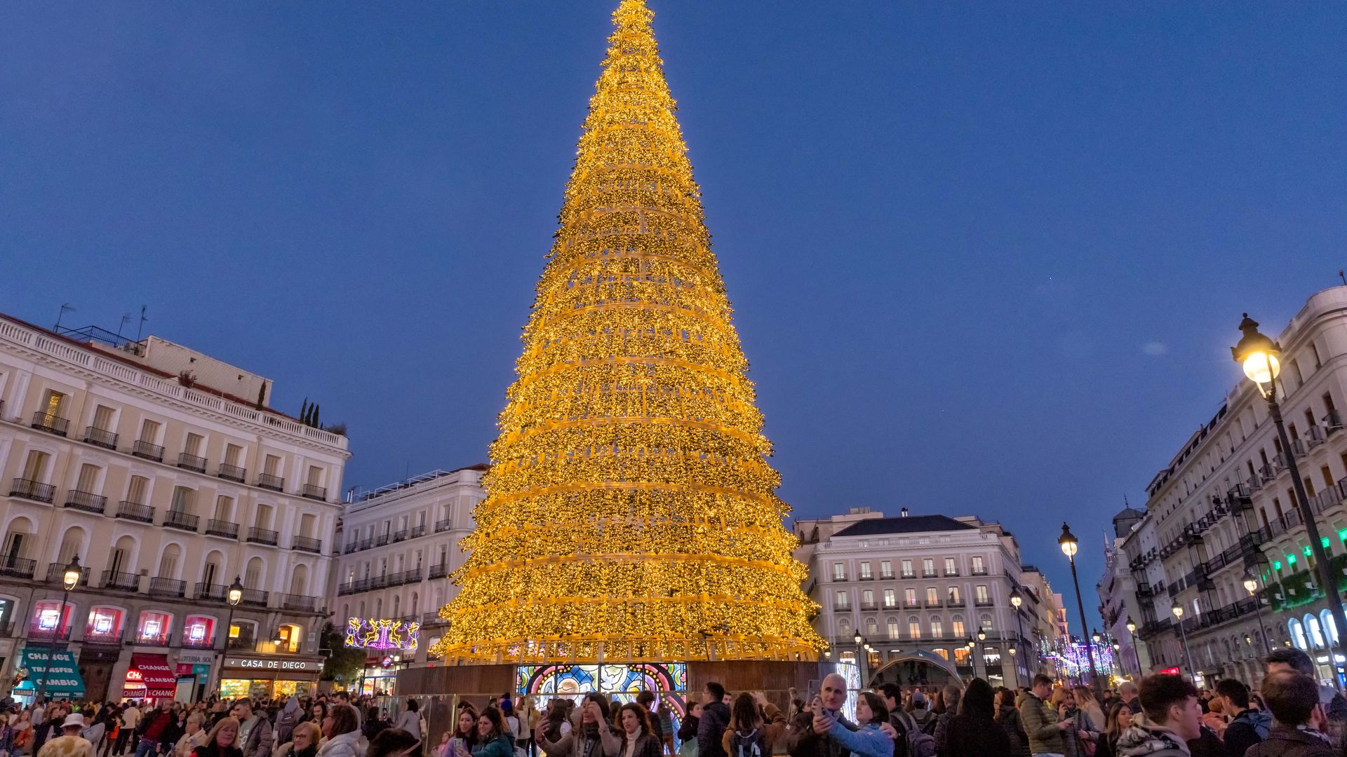 Luces de Navidad 2024-2025 en Madrid: calles iluminadas, horarios y novedades