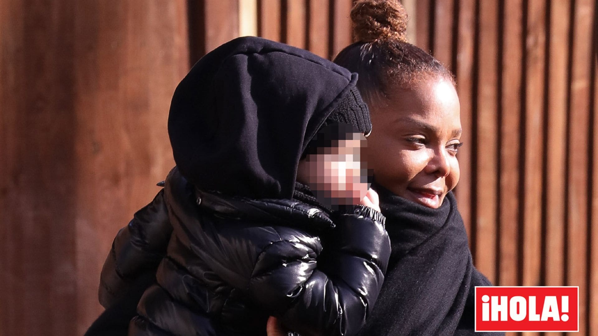 EXCLUSIVA: Janet Jackson, una supermamá de paseo con su adorable 'mini-yo'