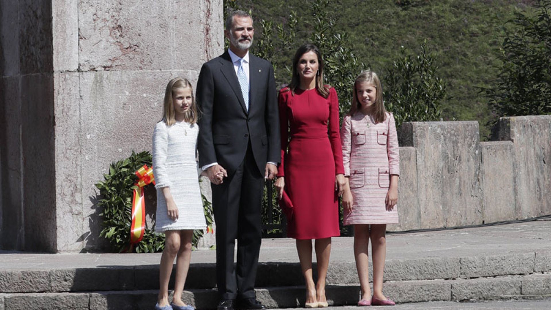 La música y los 'vivas' a la Princesa de Asturias, los otros protagonistas de la visita real a Covadonga