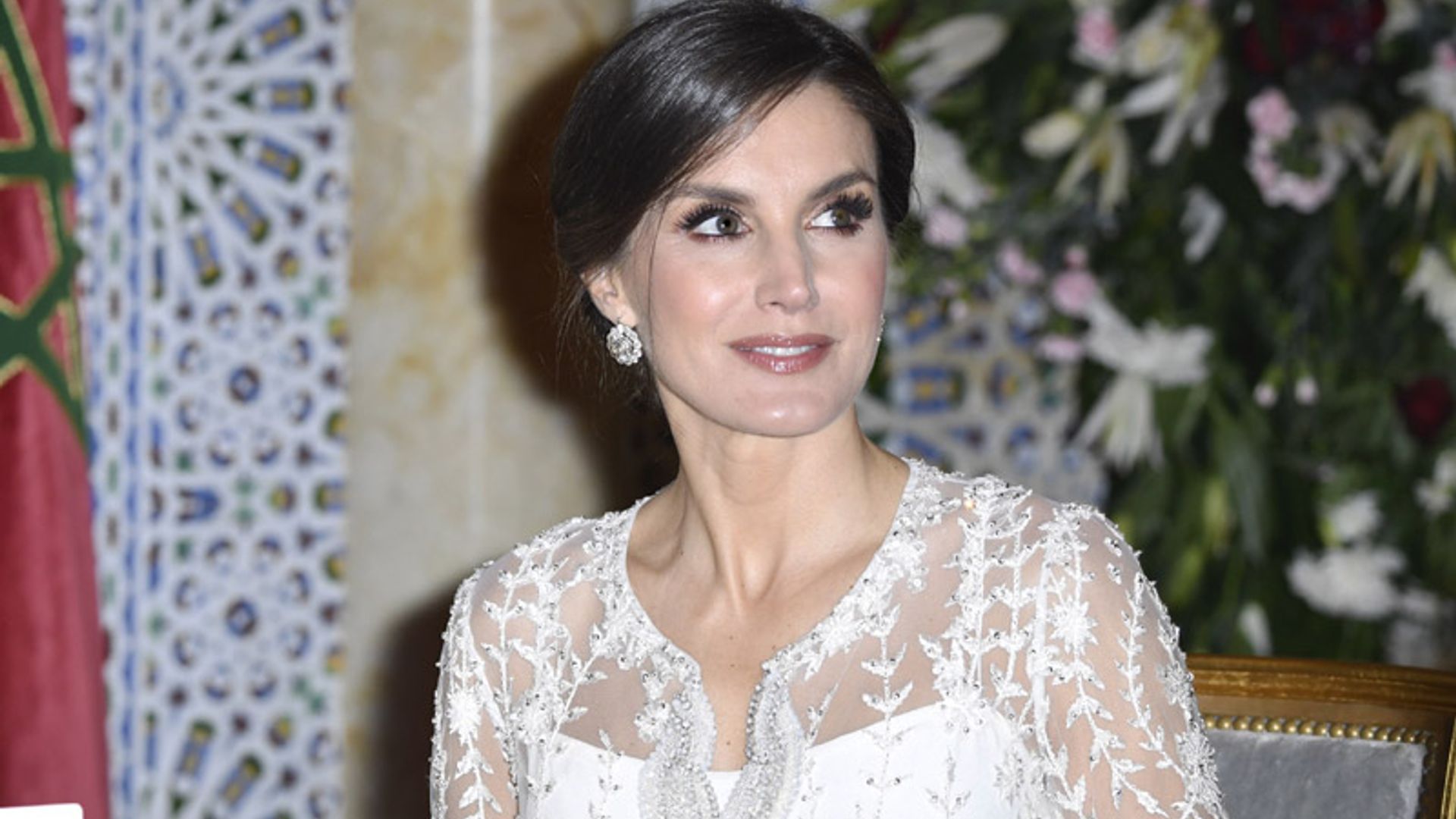 El último look de gala de la reina Letizia inspira a las novias de entretiempo