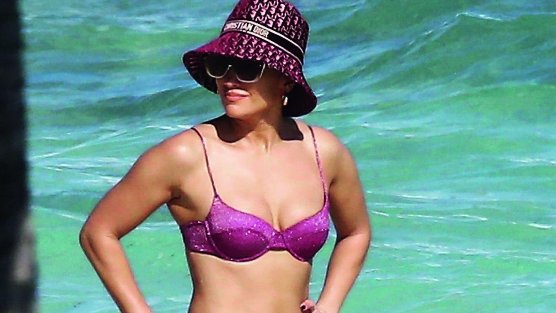 Jennifer López revoluciona el Caribe en bikini