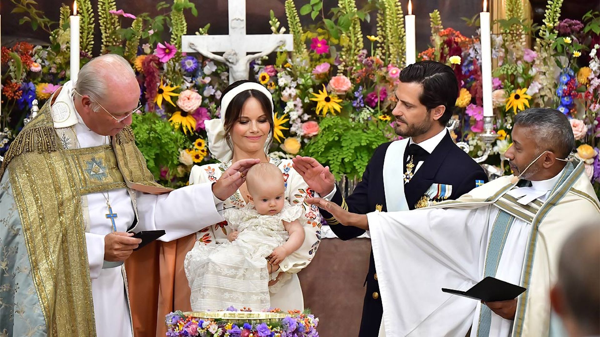 Carlos Felipe y Sofia de Suecia bautizan a su hijo, el príncipe Julian, en una ceremonia con 80 invitados y llena de detalles, música e historia