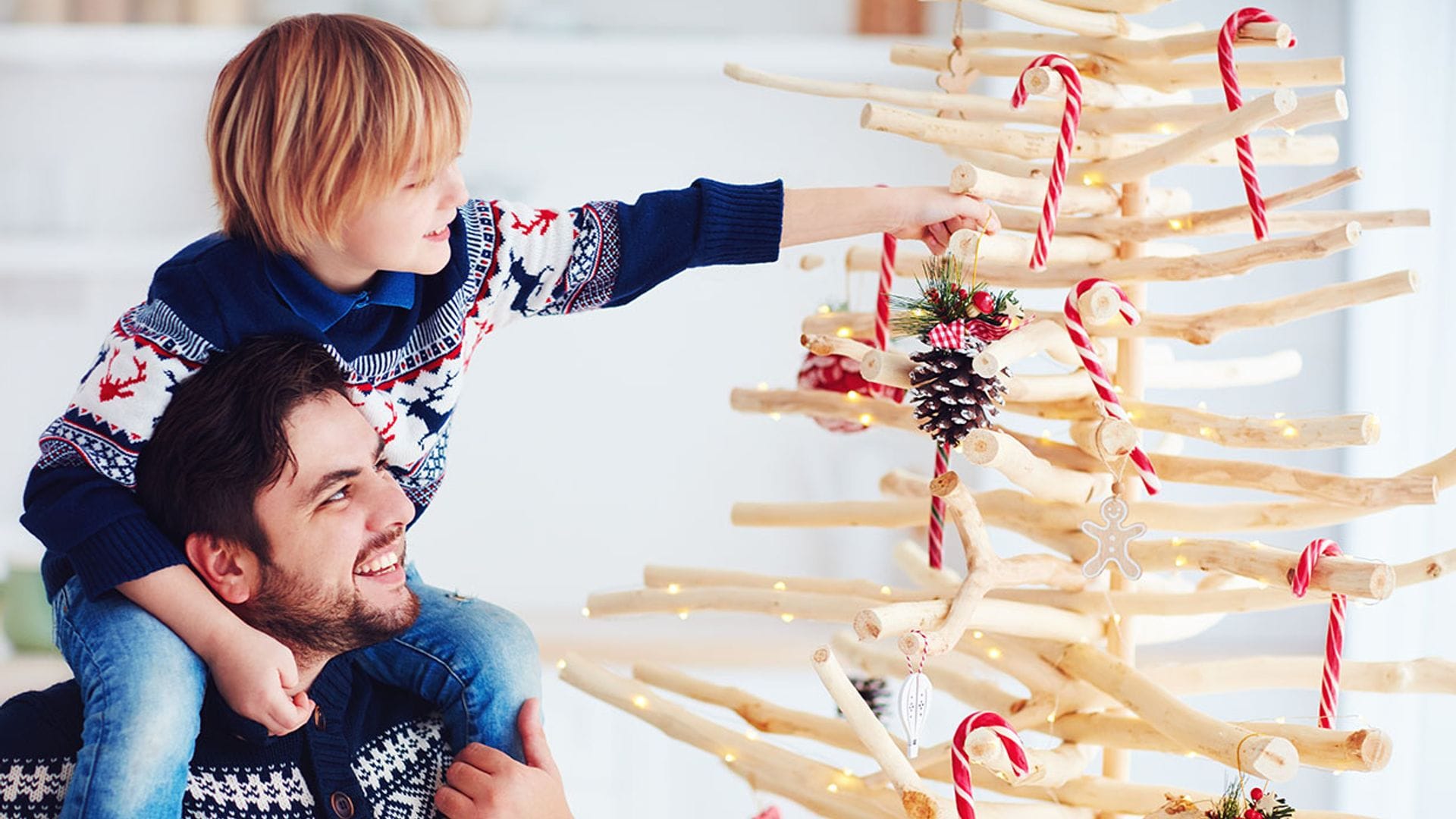 Las mejores ideas para hacer tu propio árbol de Navidad con madera