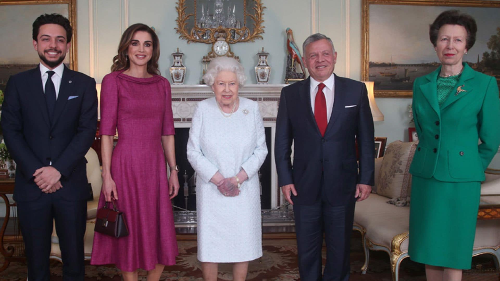 Doña Letizia, 'invitada inesperada' en el encuentro entre Isabel II y Rania de Jordania