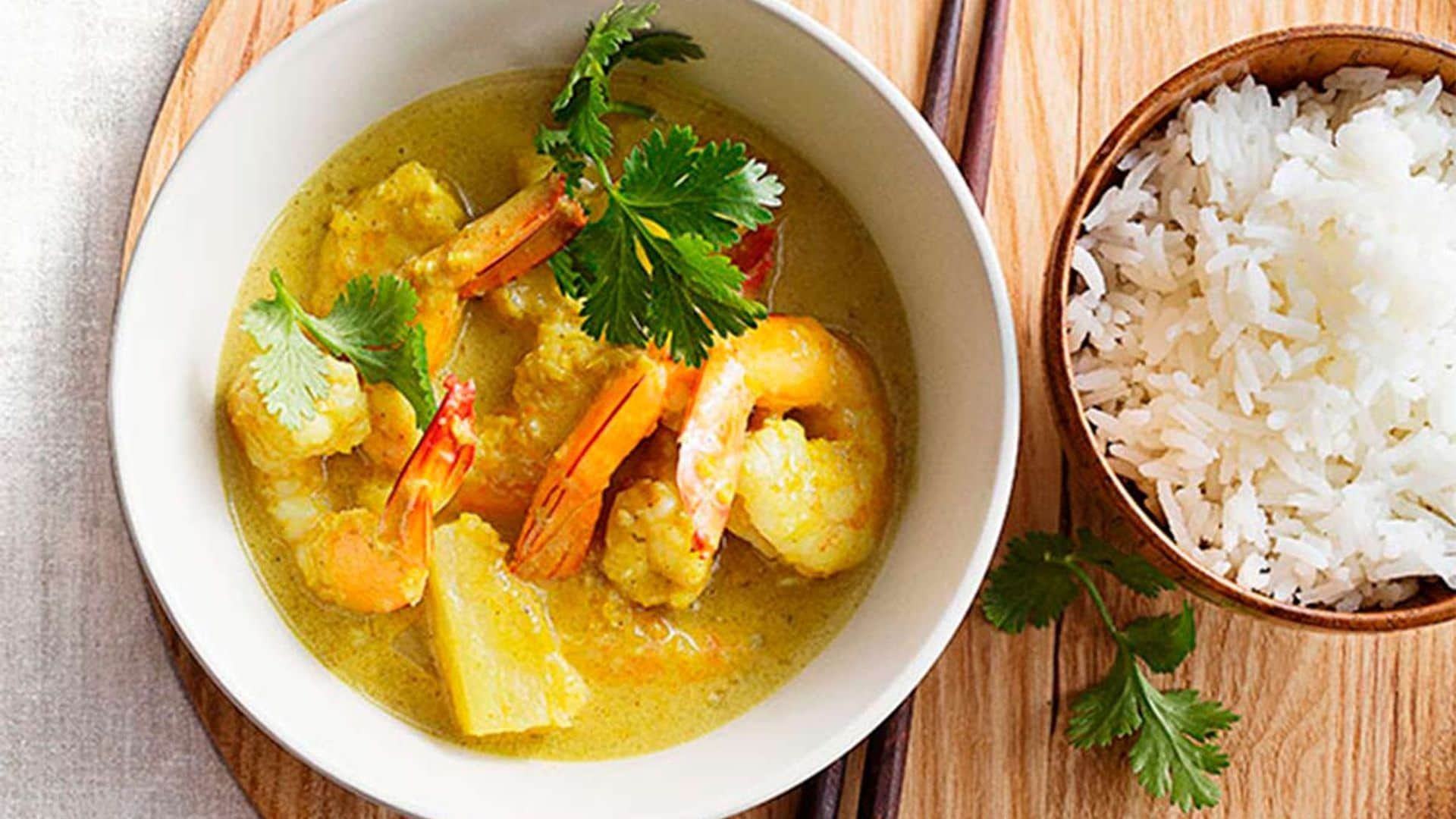 Curry suave de gambas con piña