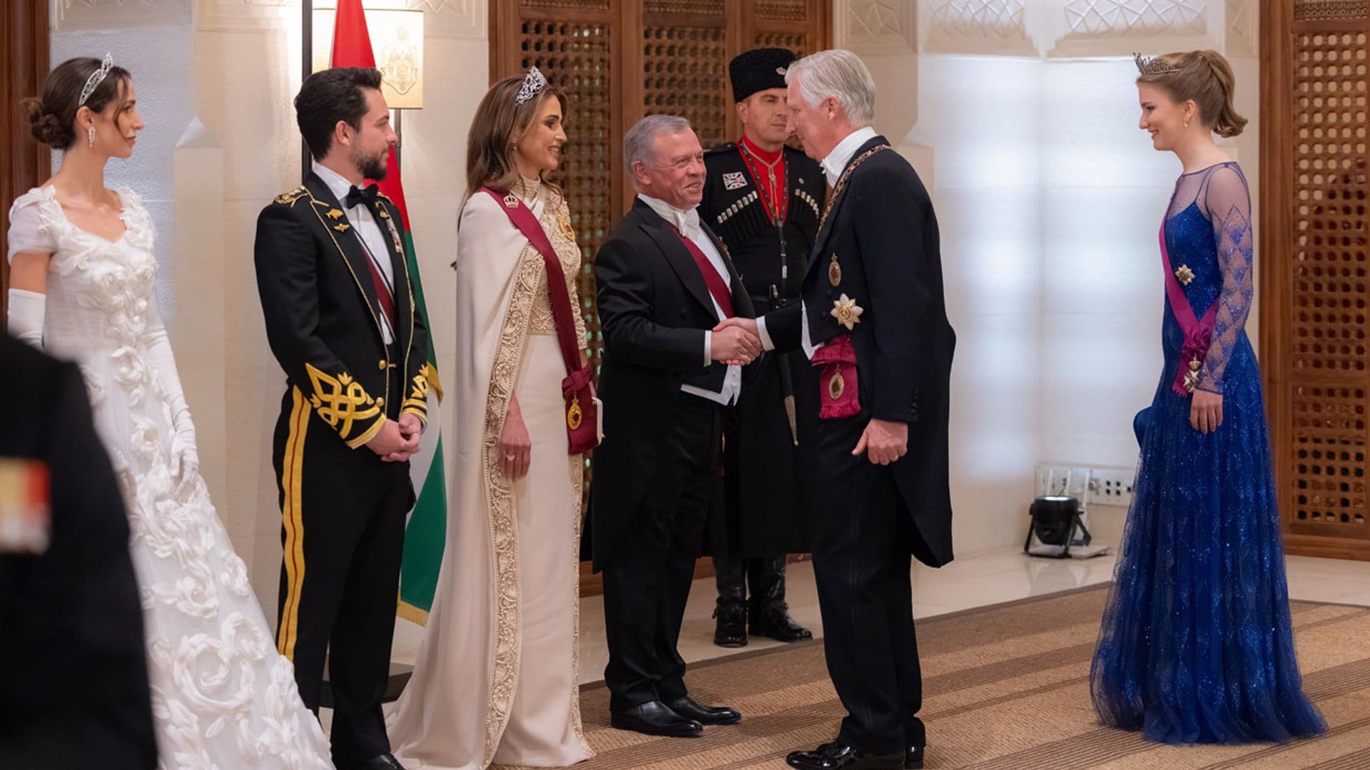 Las princesas Elisabeth y Amalia, dos futuras soberanas que debutan en una boda real