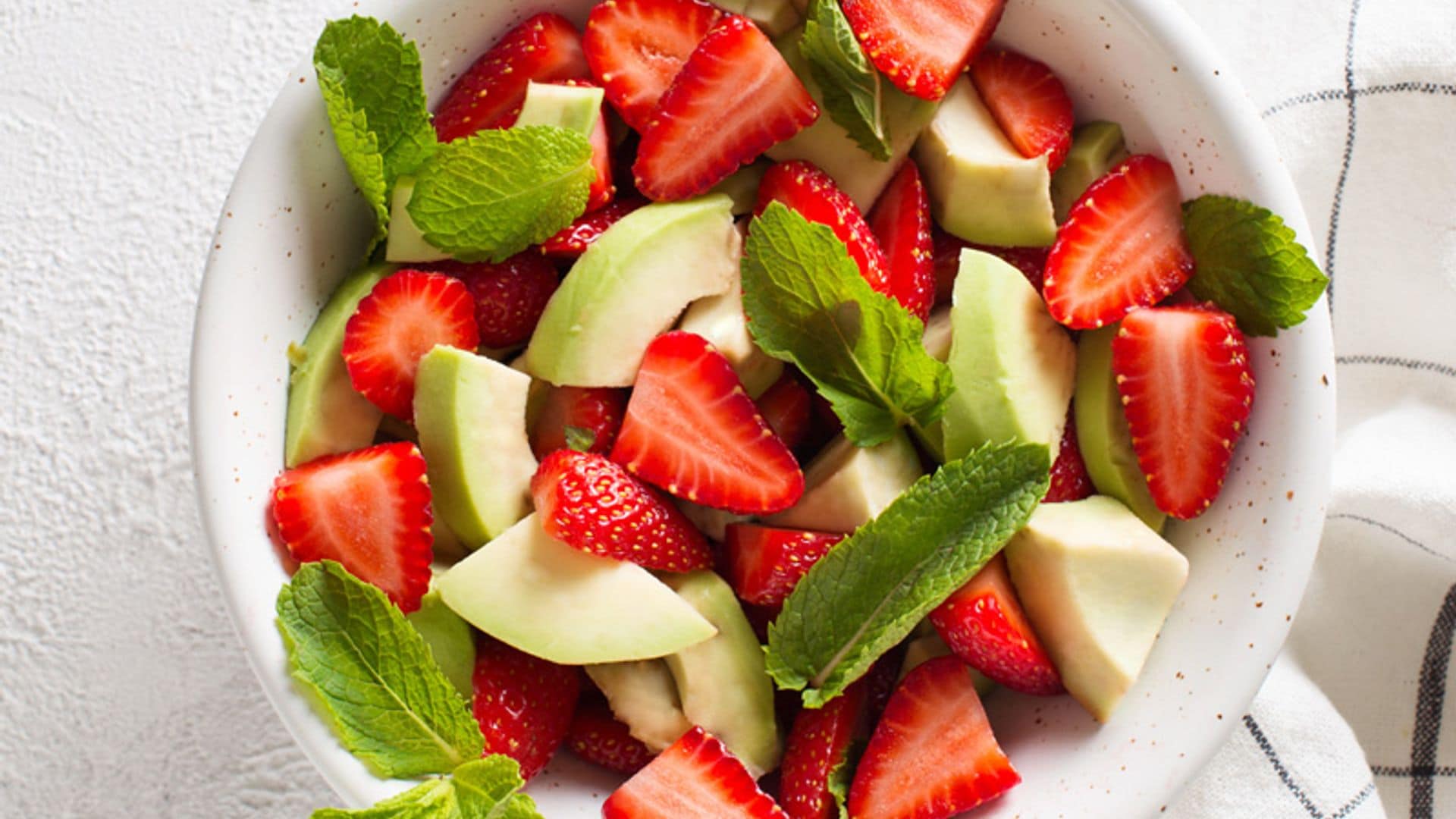 Ensalada de aguacate y fresa a la menta