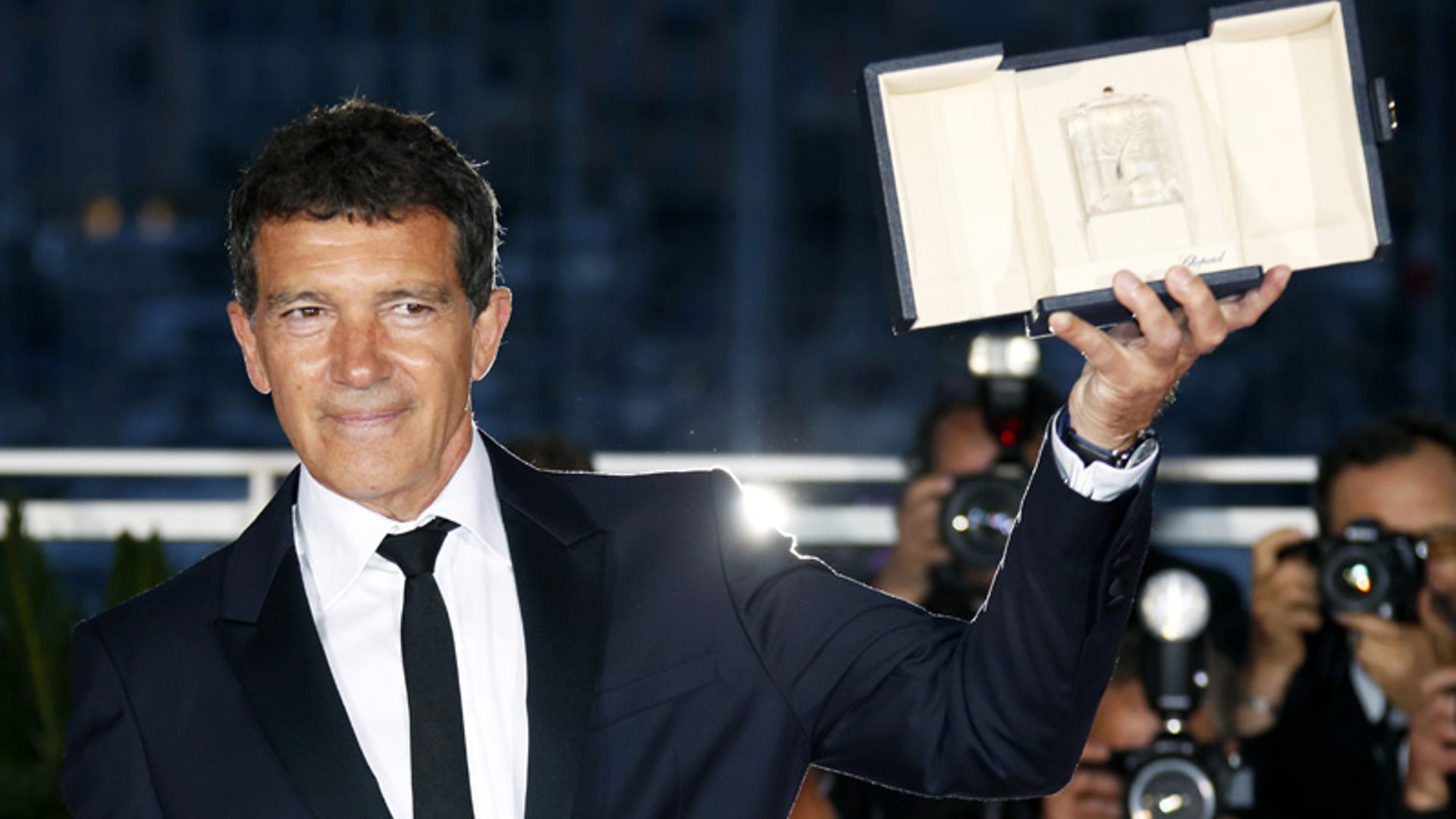 Antonio Banderas recibe el premio al mejor actor en el Festival de Cannes⁠