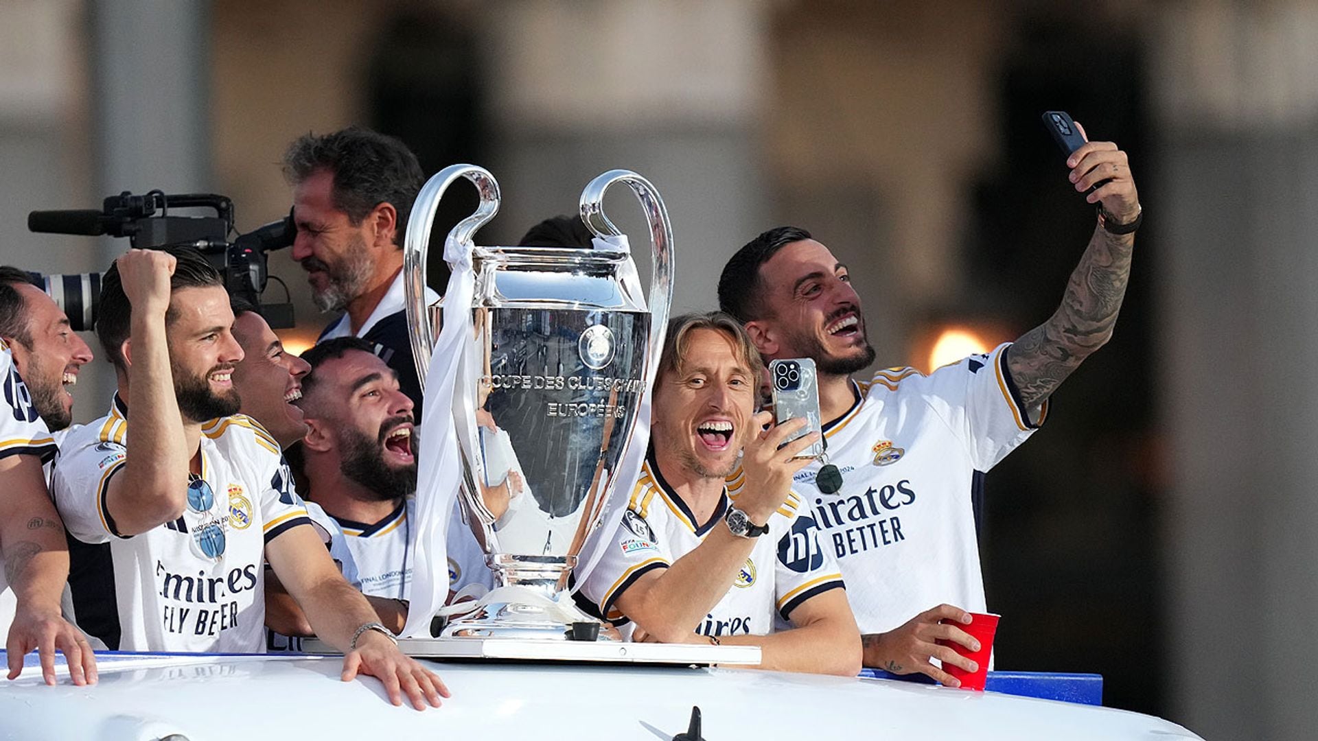 Así ha sido la celebración de los jugadores del Real Madrid de 'La decimoquinta' por las calles de la capital