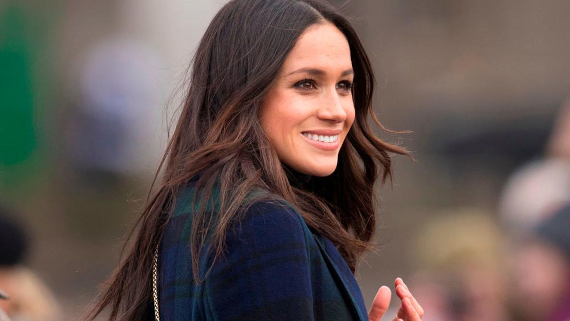 Ya puedes comprar el bolso de mano favorito de Meghan Markle