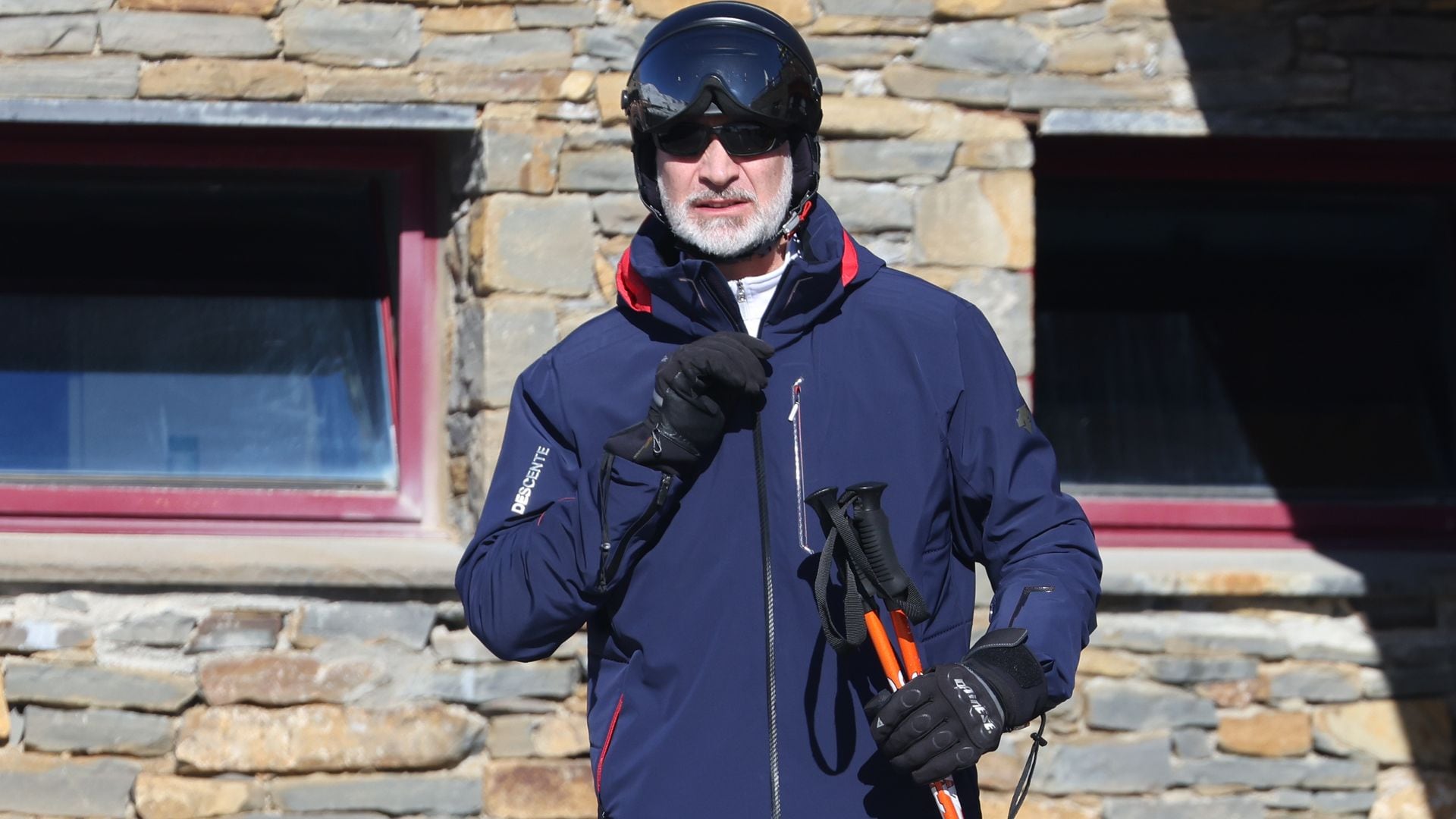 El rey Felipe VI se relaja esquiando en Baqueira Beret