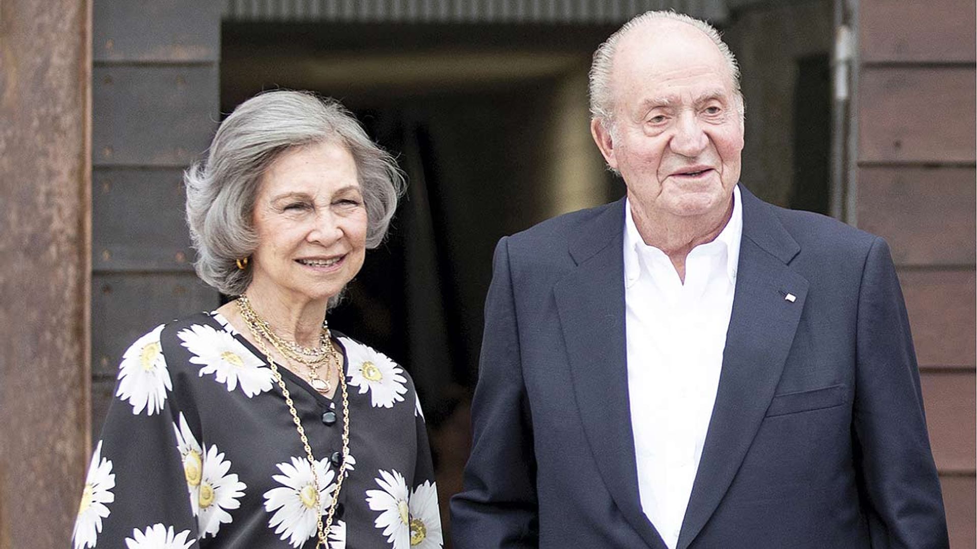 Don Juan Carlos y doña Sofía posan de nuevo juntos en su postal navideña