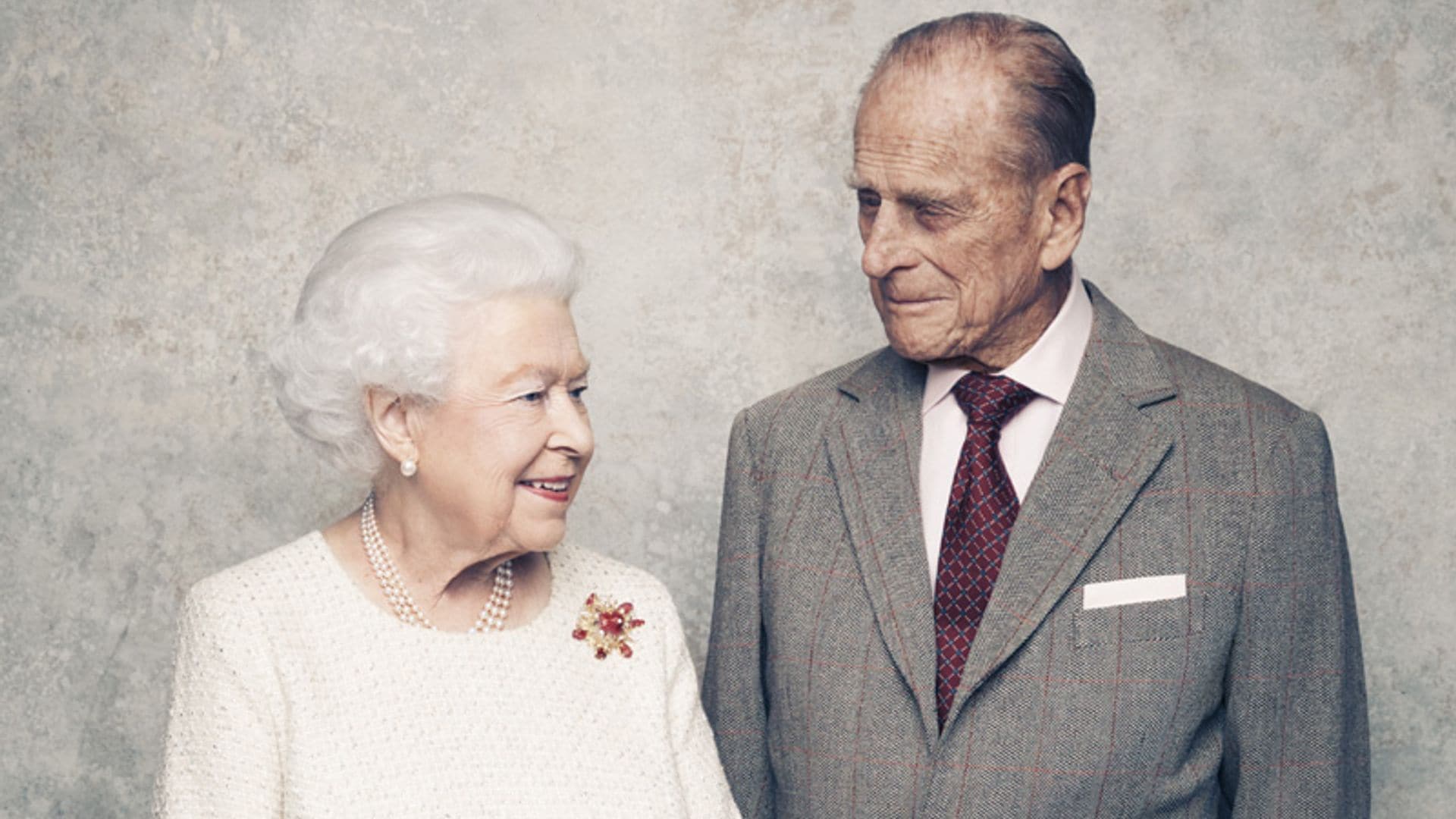 Isabel II y el Duque de Edimburgo celebran su 70 aniversario con tres nuevos retratos