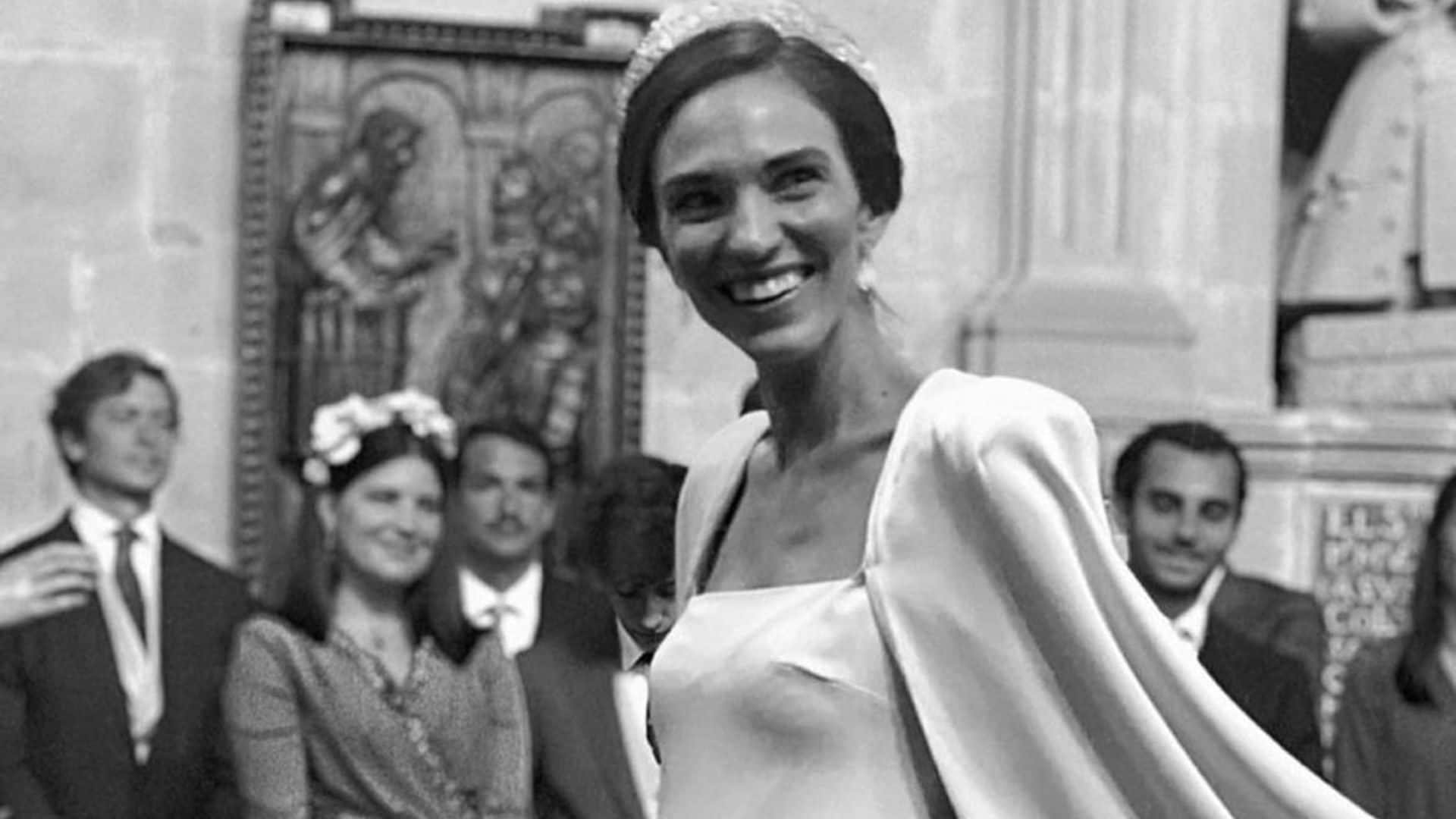 Fátima Úrculo se casa con un vestido 'efecto capa' y joyas de la familia Yanes