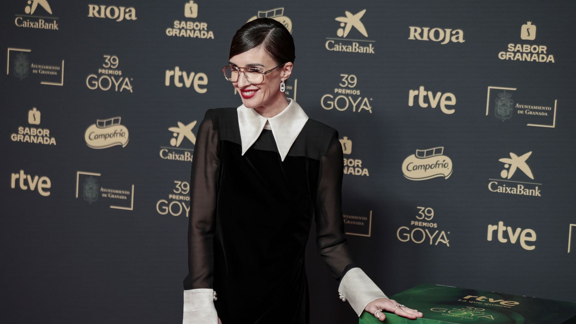 Paz Vega cambia el traje por un vestido sevillano en su gran noche como directora