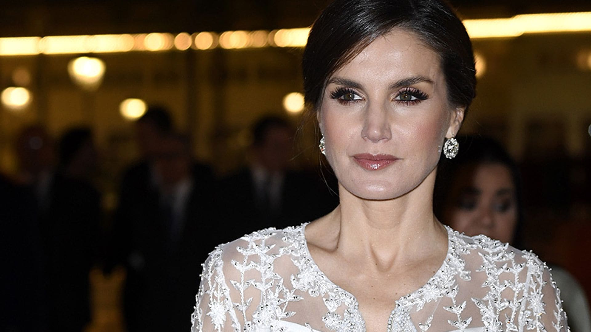 La reina Letizia deslumbra con un llamativo vestido joya en su cena de gala en Rabat