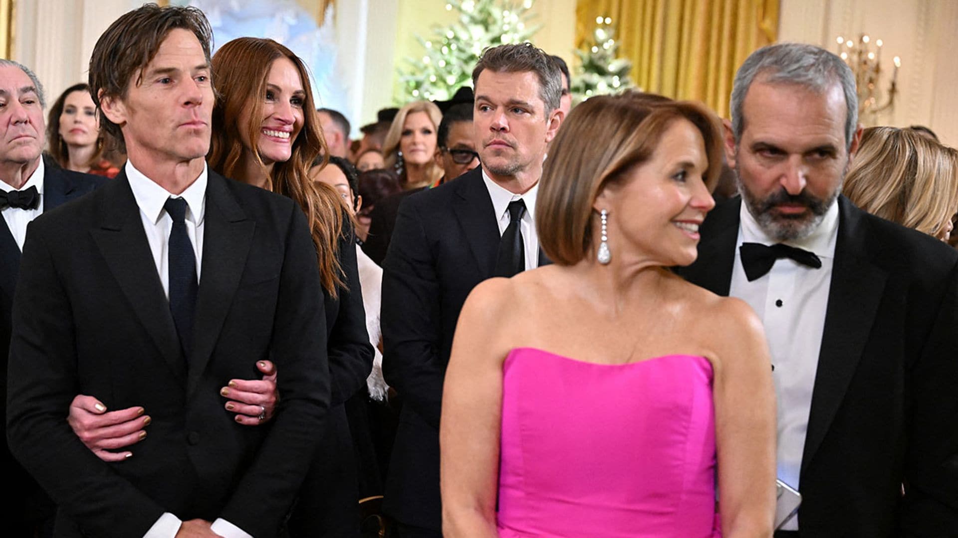 La complicidad de Julia Roberts con su marido y su momento 'fan' con George Clooney reflejado en su vestido