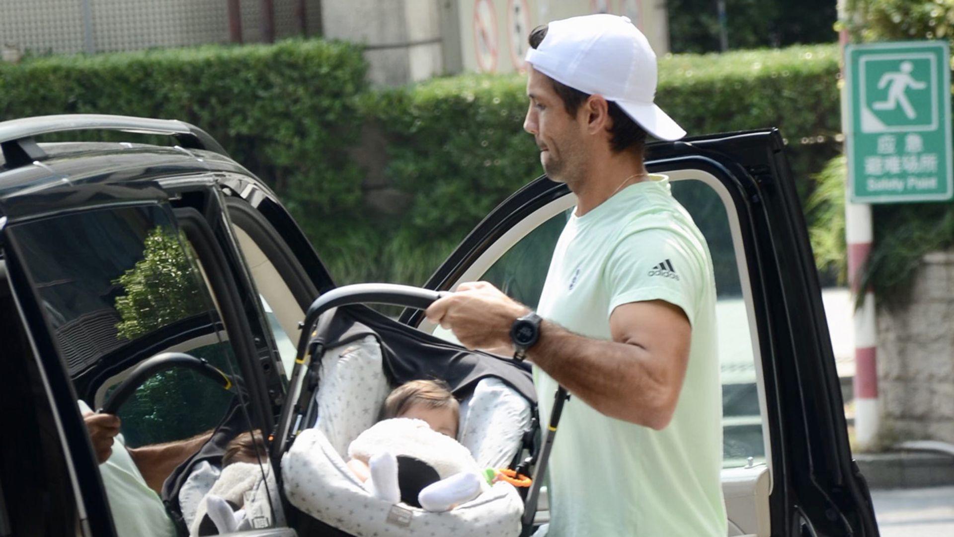 Shanghái, el nuevo destino de Fernando Verdasco y Ana Boyer con su hijo Miguel