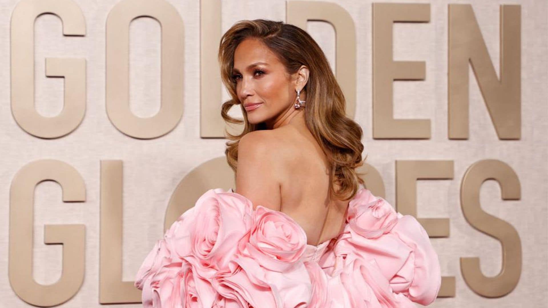 Golden Globe Awards 2024: Jennifer Lopez y Margot Robbie viven la fantasía Barbie junto a otros espectaculares ‘looks’ de alfombra roja