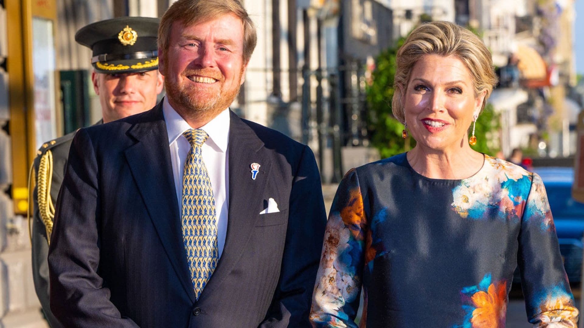 El vestido de flores 'arty' y plumas con el que Máxima inspirará a las invitadas esta primavera