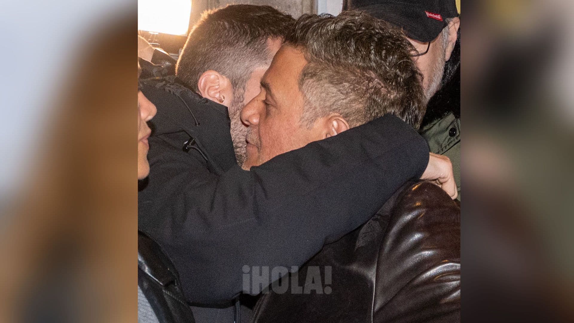 FOTOS EXCLUSIVAS: El abrazo de Alejandro Sanz y David Broncano tras la 'guerra' con Pablo Motos