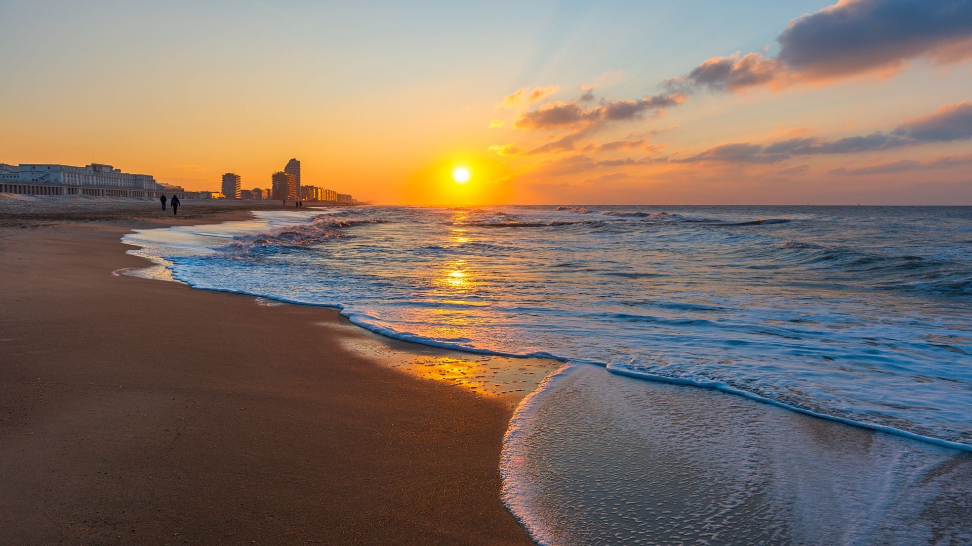 Atardecer en la playa de Ostende, Bélgica, en el mar del Norte