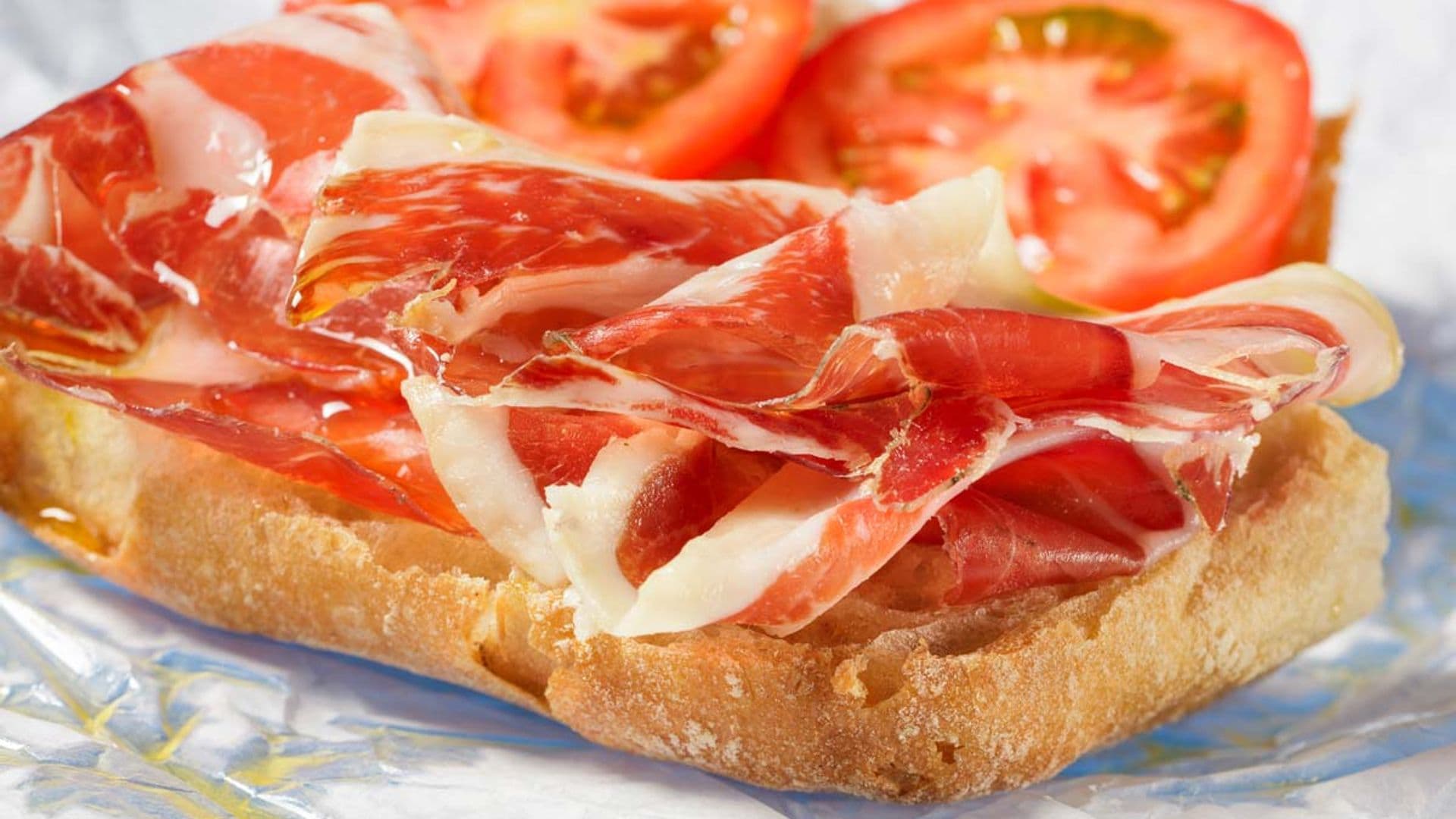 Chapata mini de jamón con tomate