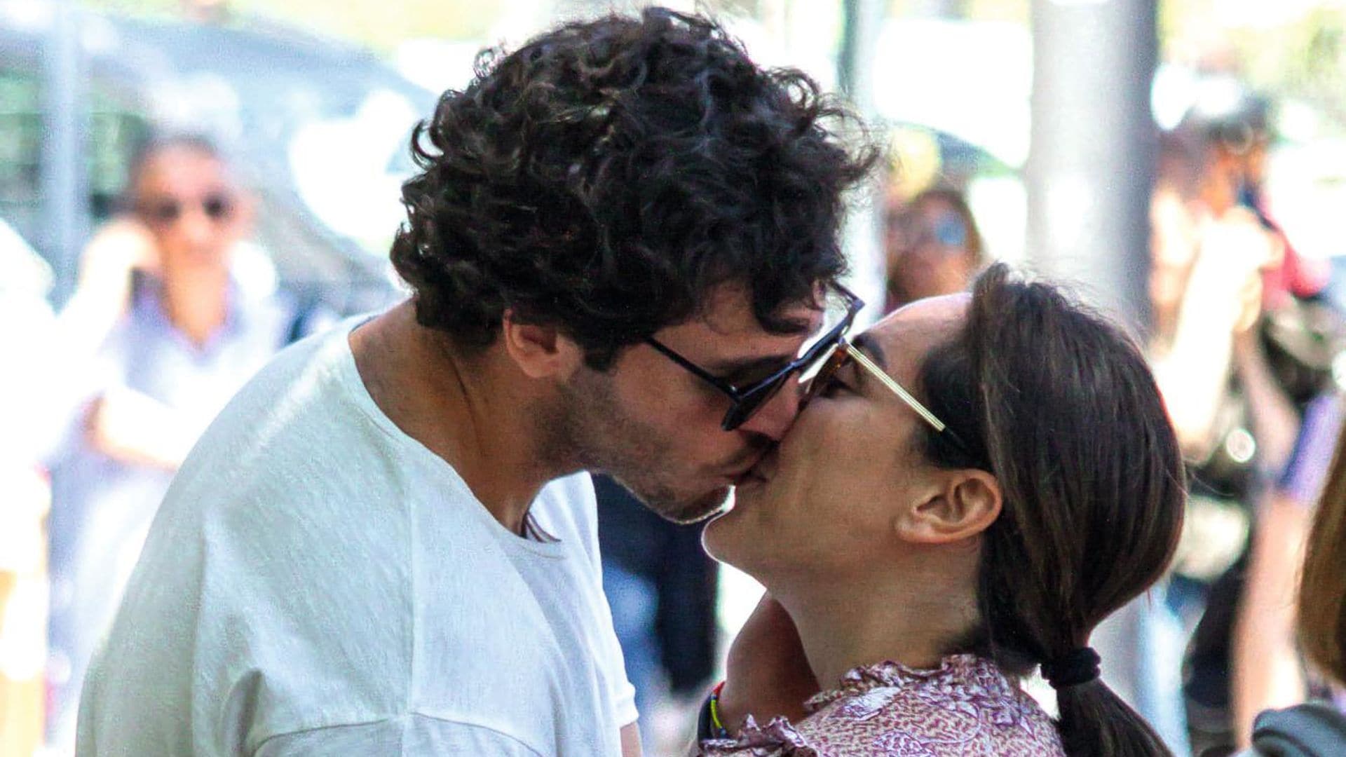 Tamara Falcó e Íñigo Onieva, el beso más romántico de la pareja de moda