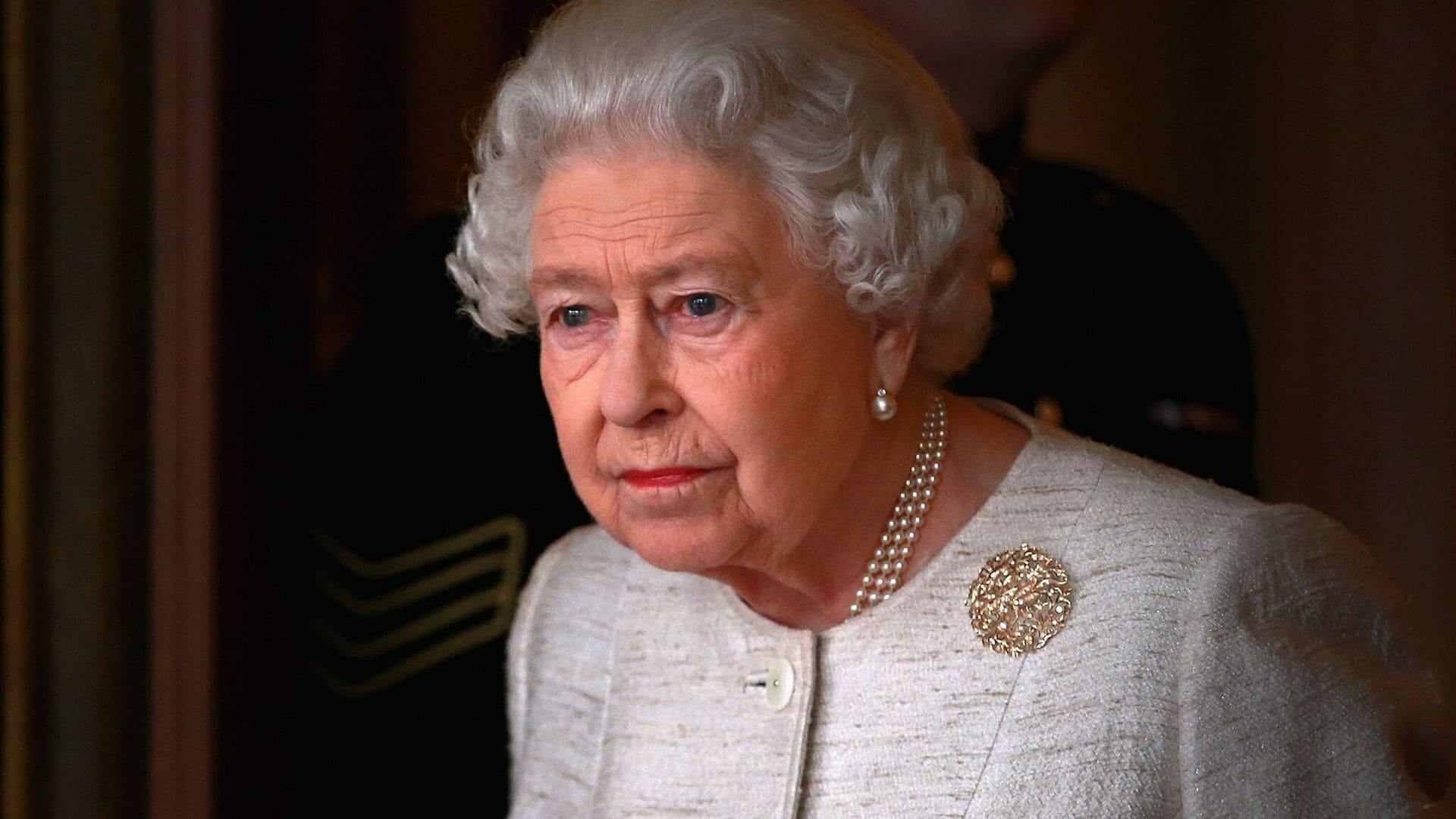 queen elizabeth mourning loss before christmas