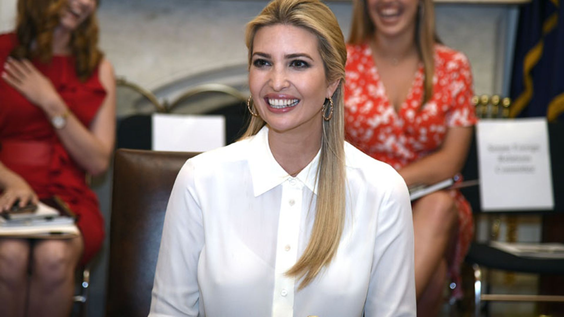 Falda semitransparente y 'body': Ivanka Trump rompe los códigos del look de trabajo