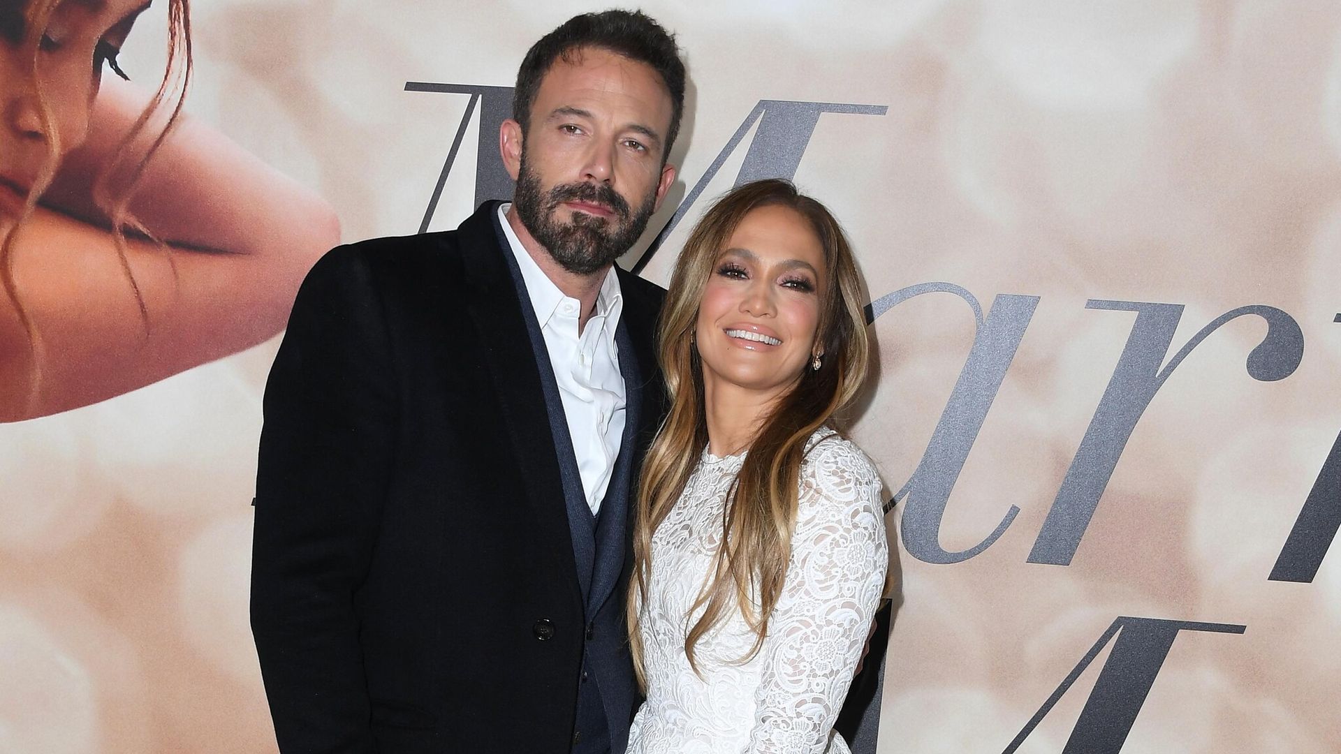 El look nupcial que Jlo eligió para el estreno de ‘Marry Me’ junto a Ben Affleck