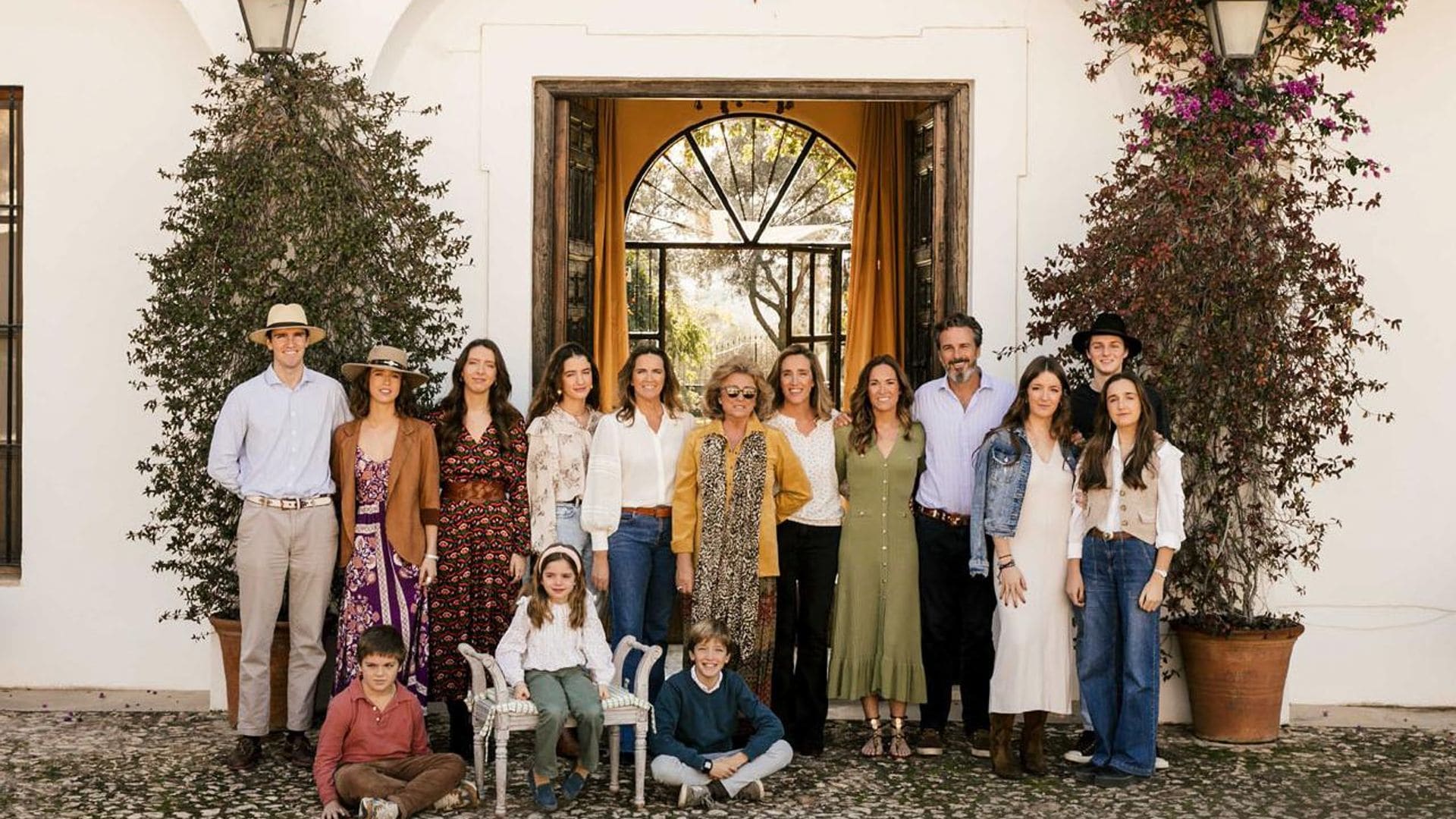 María Cristina de Arteaga, marquesa de Monte de Vay, nos recibe con su familia en su cortijo, ‘El Marqués’, en la Sierra sur de Sevilla