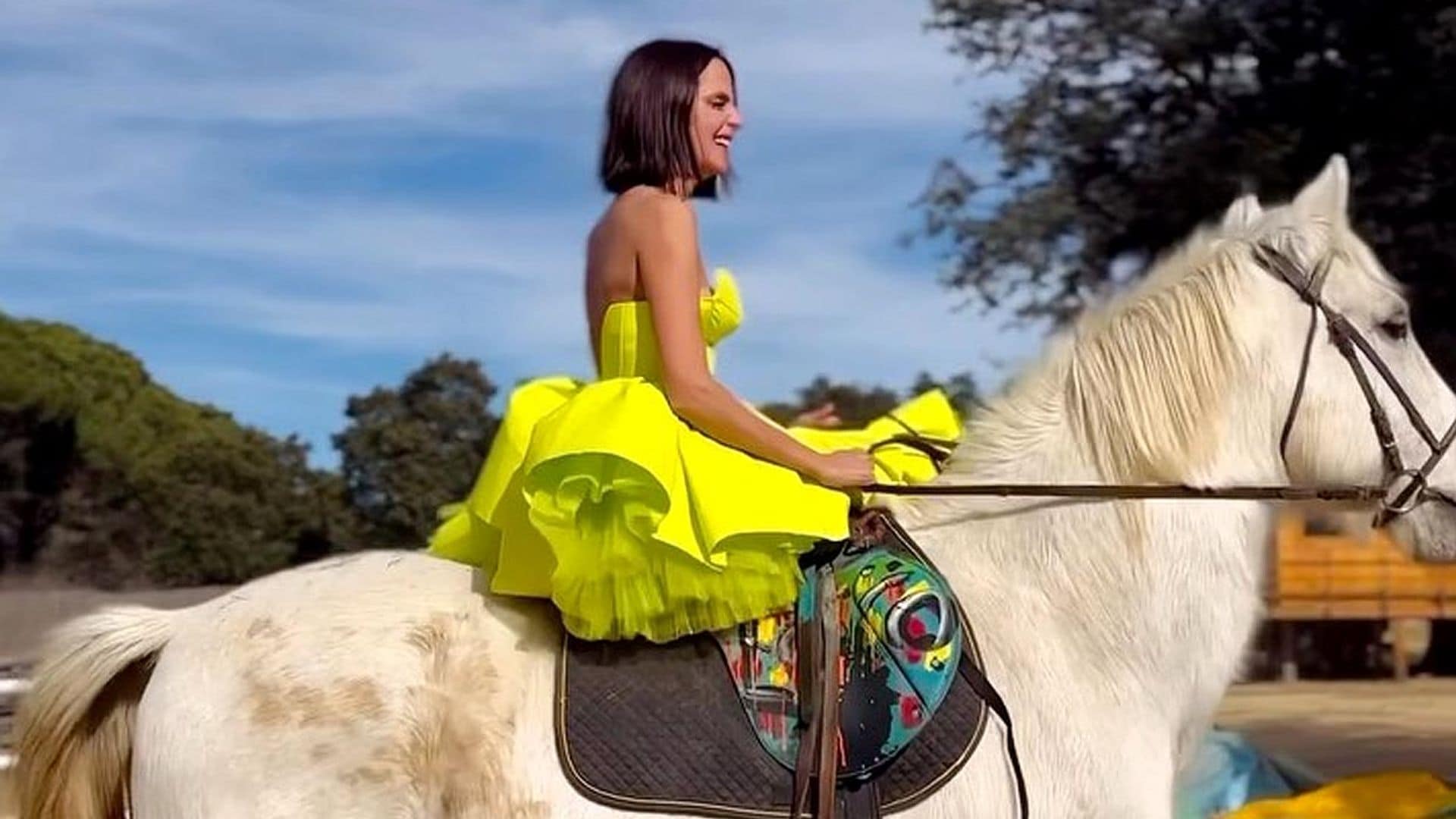 La original fiesta de cumpleaños de Macarena Gómez con paseo a caballo y salto en paracaídas