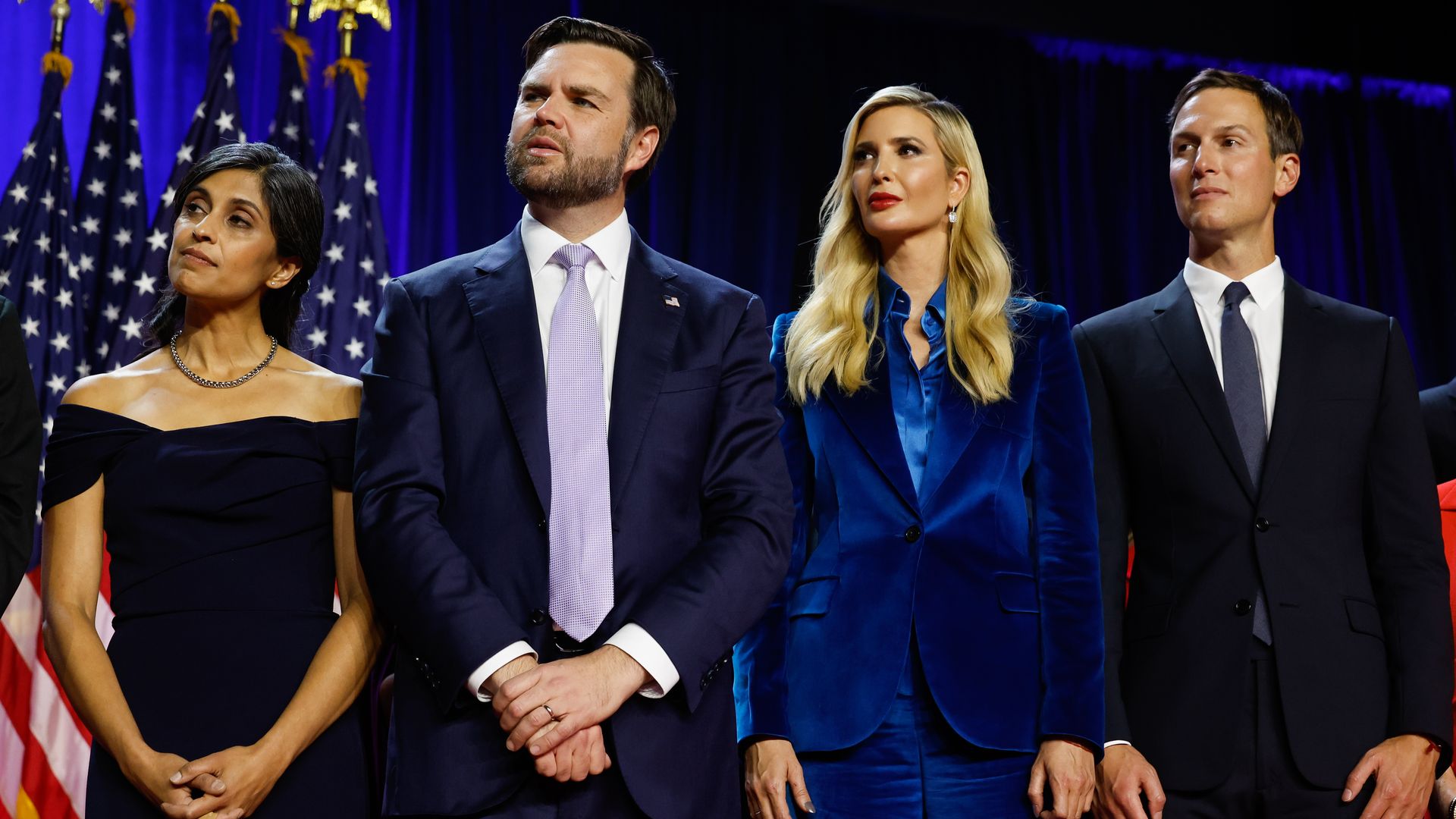 Ivanka Trump traje terciopelo azul