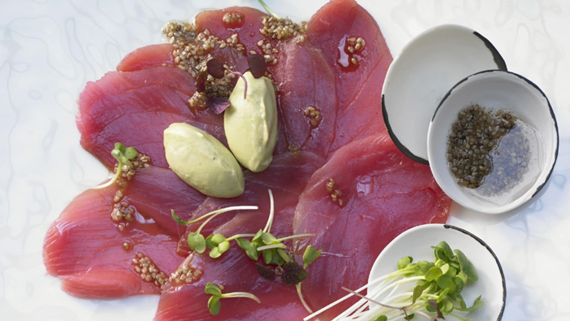 'Carpaccio' de atún rojo con 'quenelle' de puré de aguacate