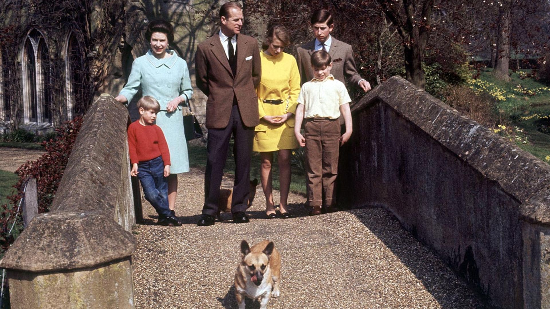 Su voz ha estado en la Luna, ha tenido 30 corgis... Curiosidades de la reina Isabel II en su 94 cumpleaños