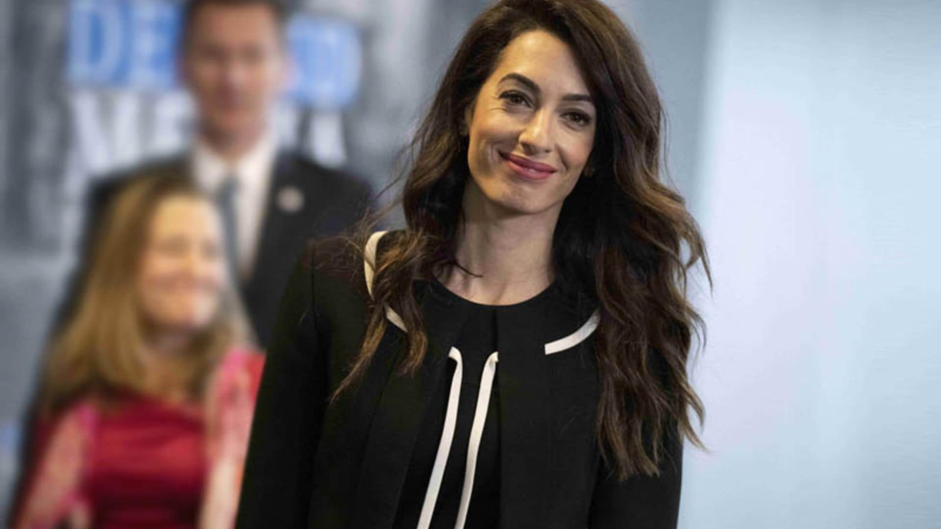 Sobre cómo Amal Clooney inspirará tus looks de trabajo en entretiempo