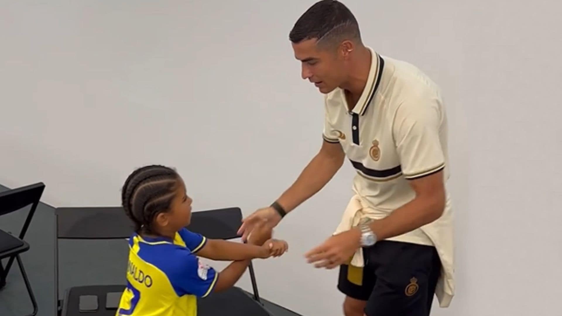 El divertido vídeo de Cristiano Ronaldo enseñando al hijo de Kim Kardashian su famoso grito de guerra