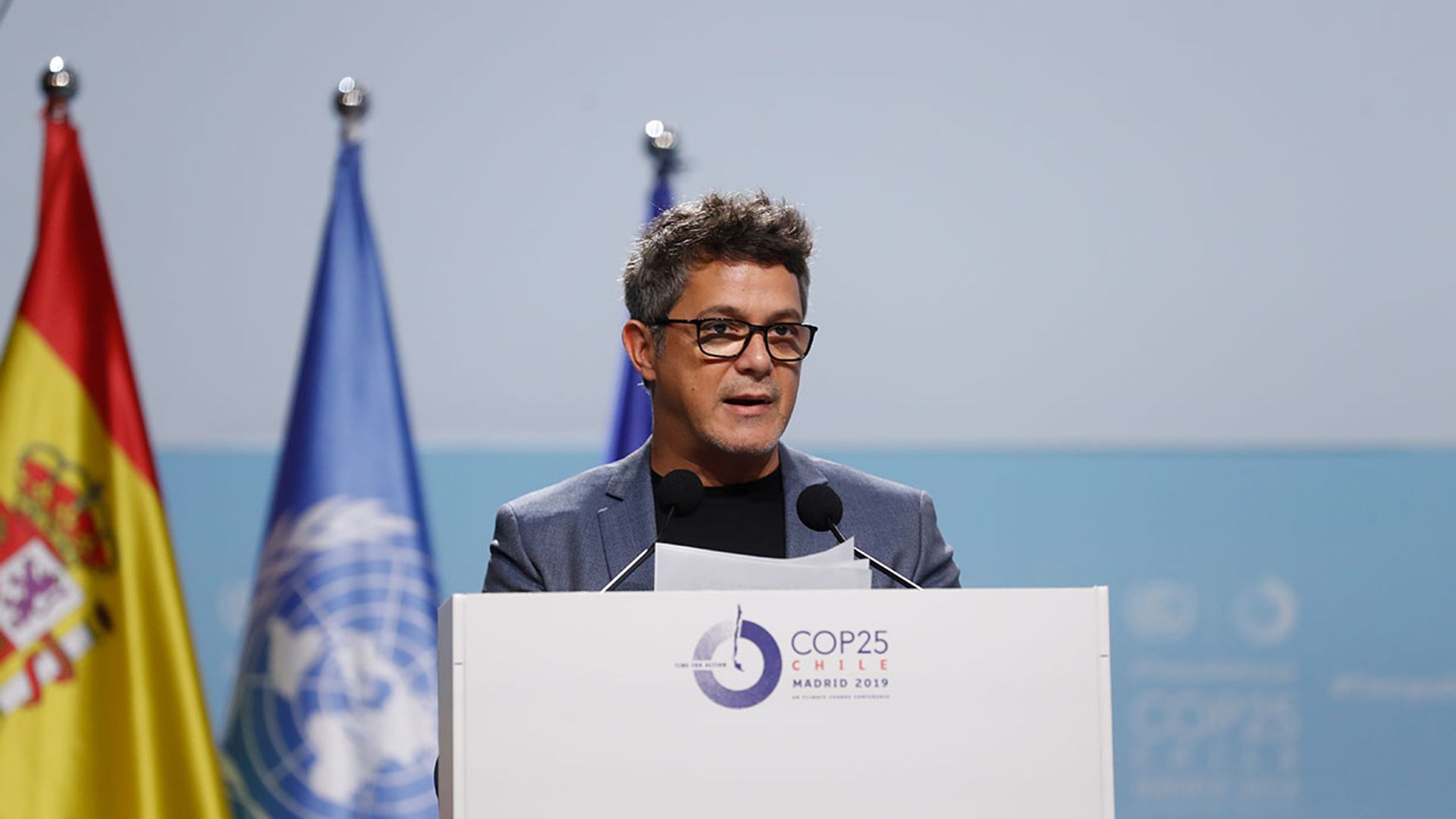 Alejandro Sanz: "A veces sueña el planeta que le queremos"