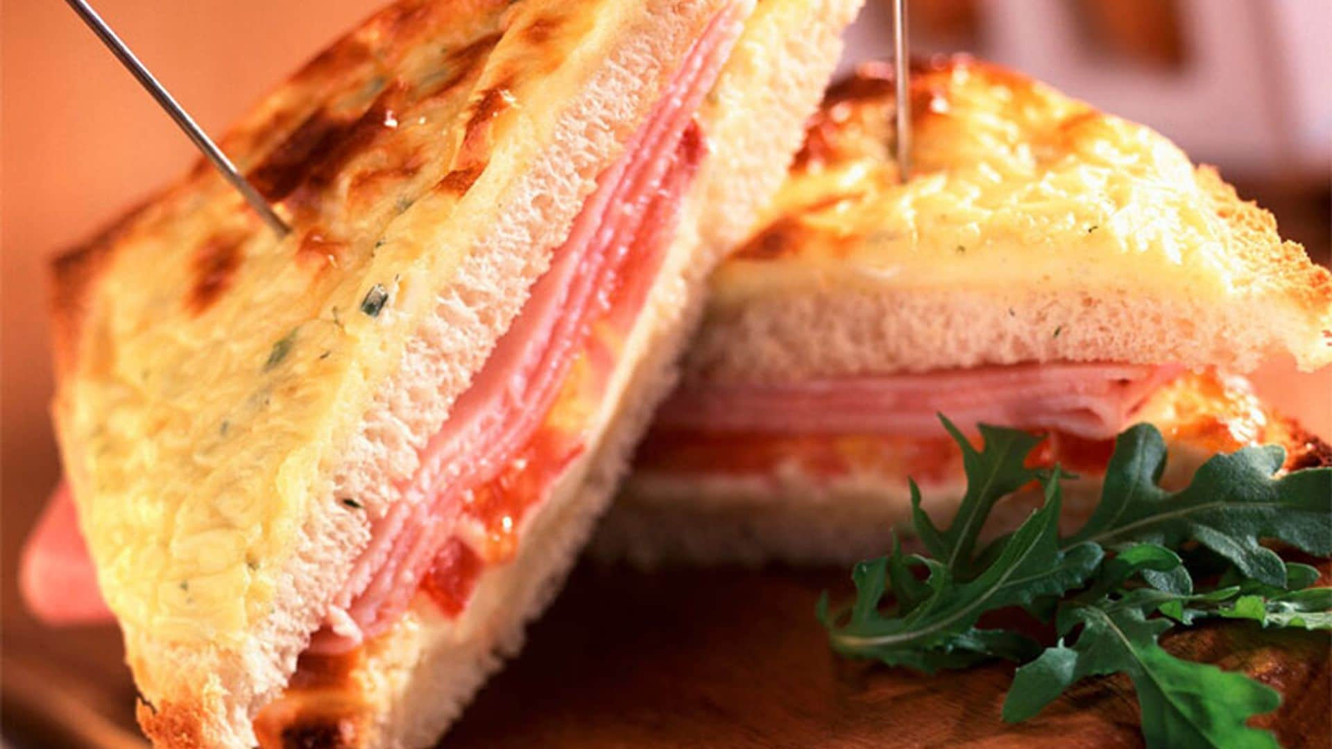 Sándwich de queso Arzúa, jamón y tomate