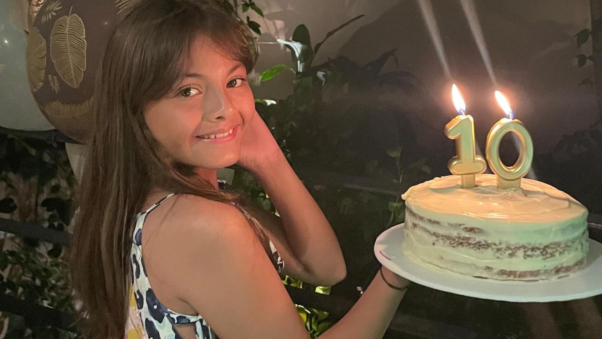 Rafaela, la hija de Cristian Castro, celebra su décimo cumpleaños en la playa
