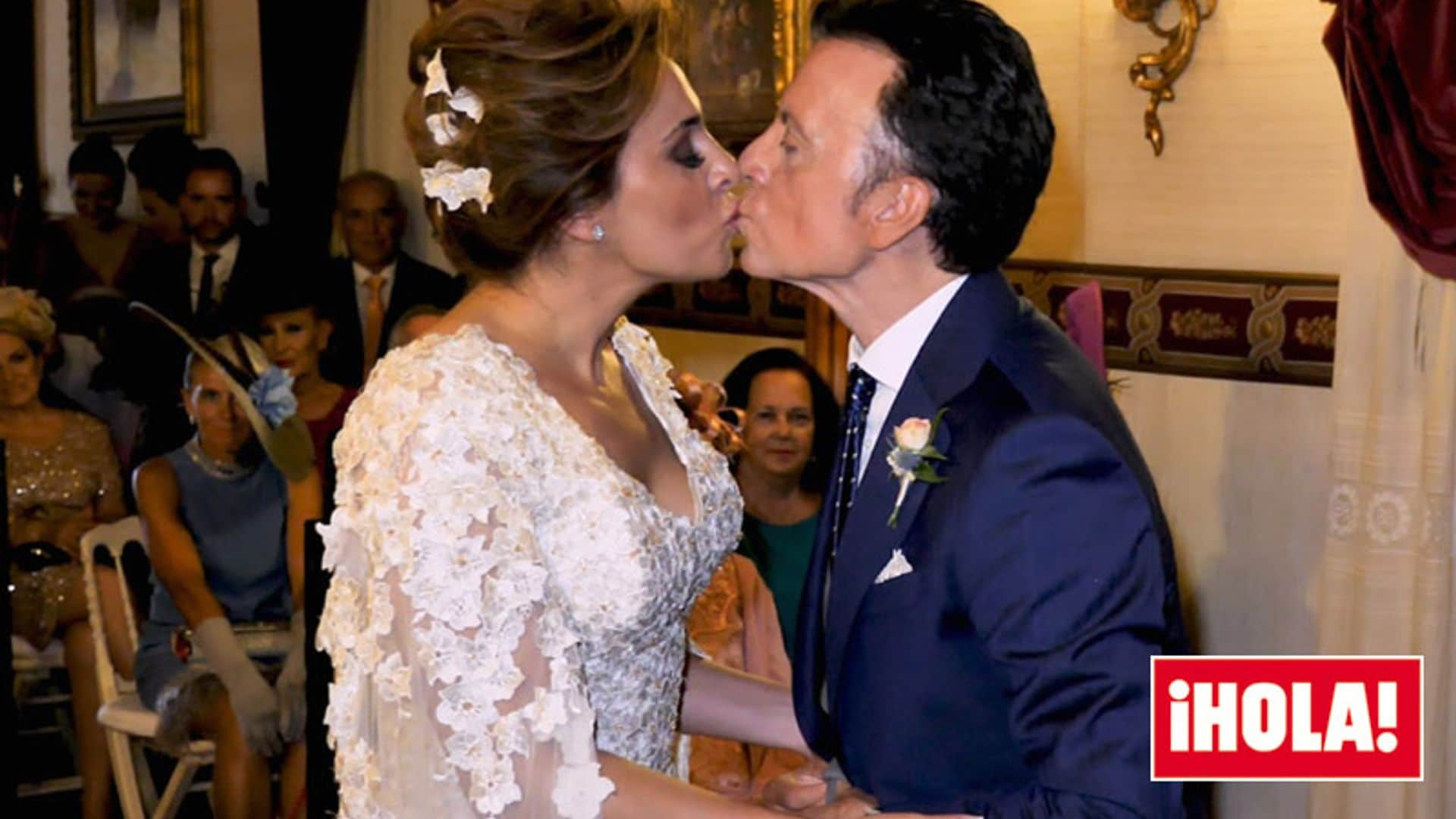 La romántica ceremonia y el beso de los novios en la boda de José Ortega Cano y Ana María Aldón