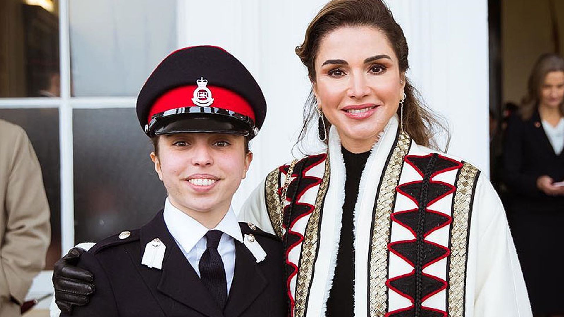 Princesa ¡y militar!: el orgullo de Rania de Jordania al ver graduarse a su hija Salma