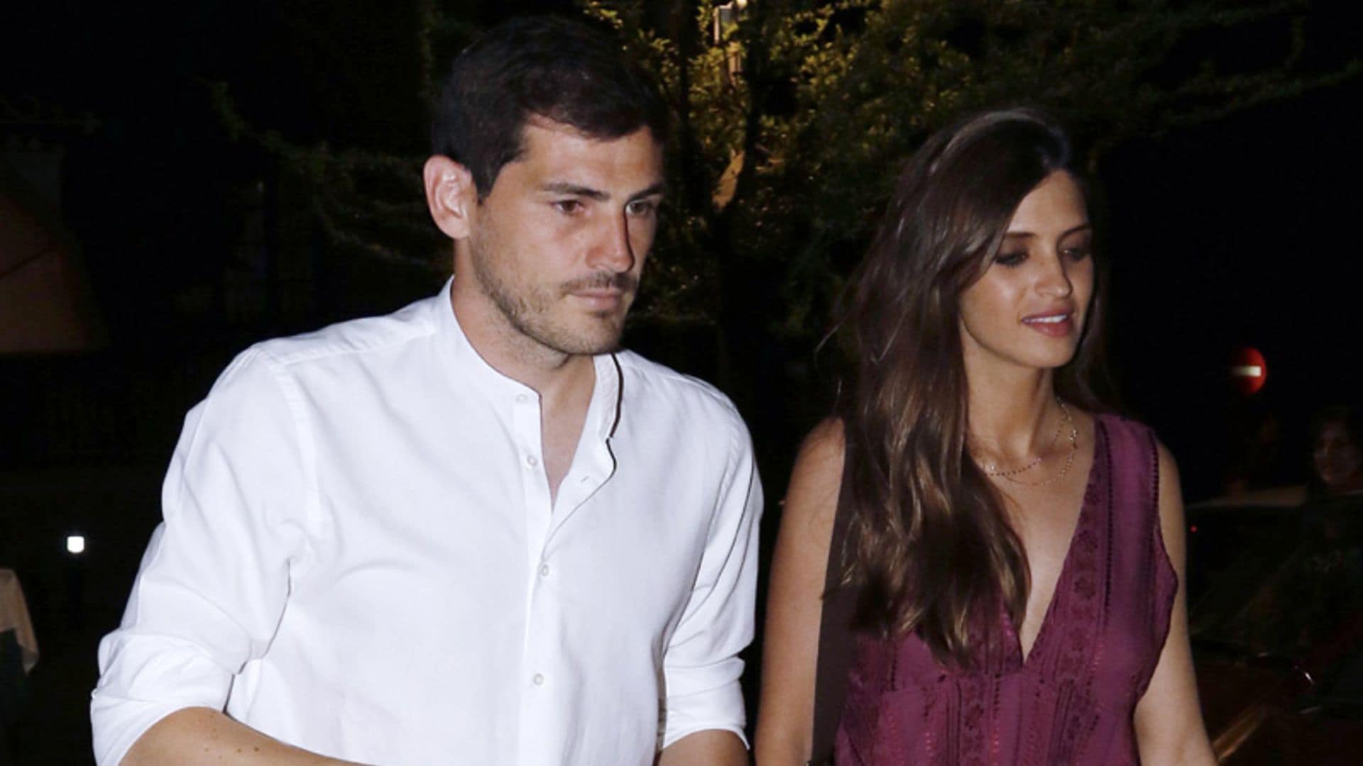 Iker Casillas y Sara Carbonero comienzan sus vacaciones con una gran fiesta en Navalacruz