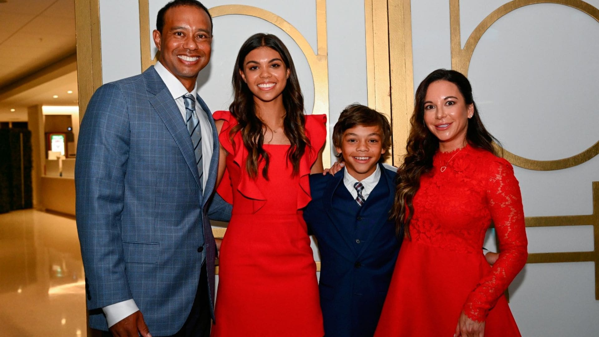 Un emocionado Tiger Woods ingresa en el Salón de la Fama del Golf Mundial arropado por toda su familia