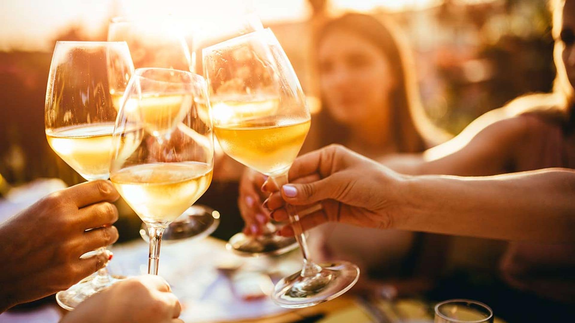 10 vinos perfectos y desconocidos para disfrutar en la época estival