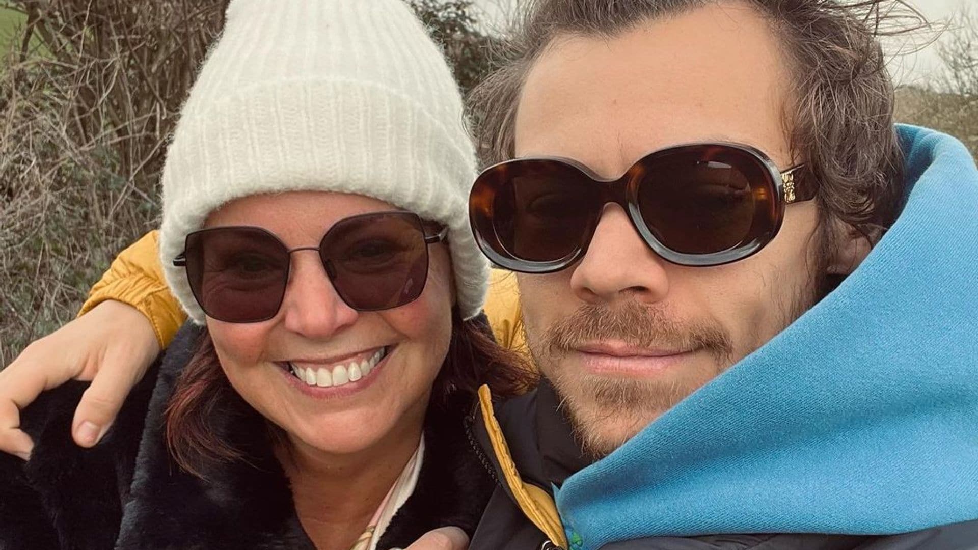 La madre de Harry Styles rinde tributo al excompañero de su hijo en 'One Direction'