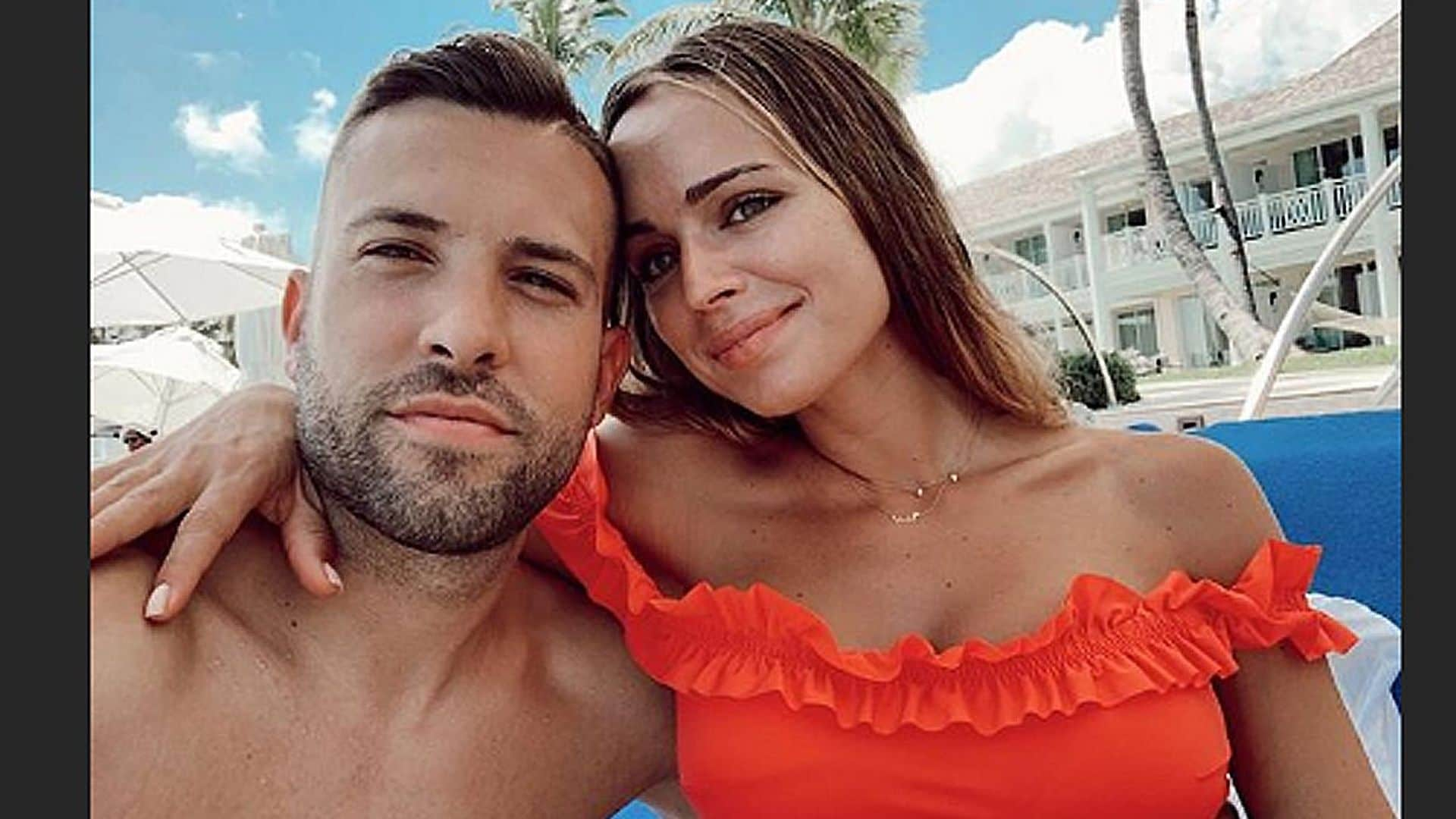 La foto familiar con la que Jordi Alba y Romarey Ventura ponen fin a un viaje de ensueño