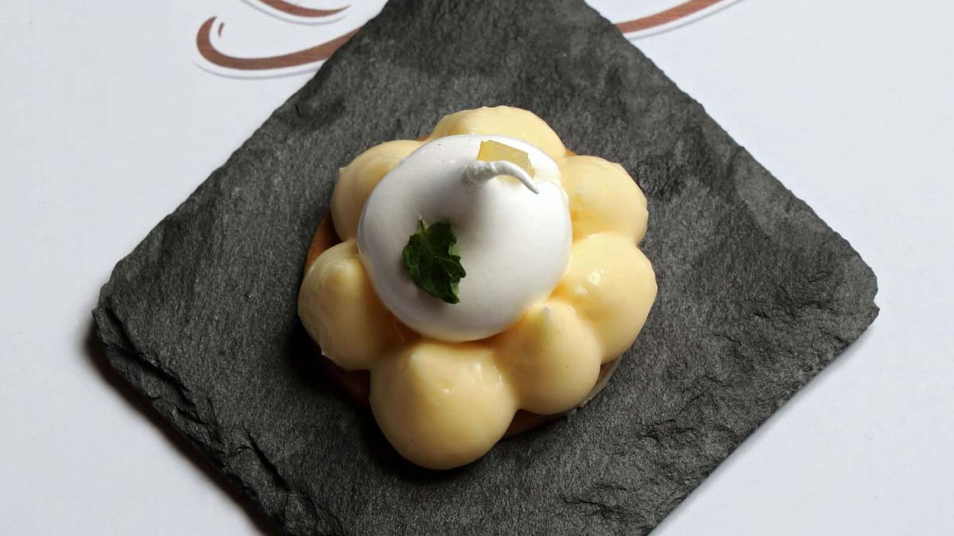 Mini 'lemon pie' con gelatina de anís