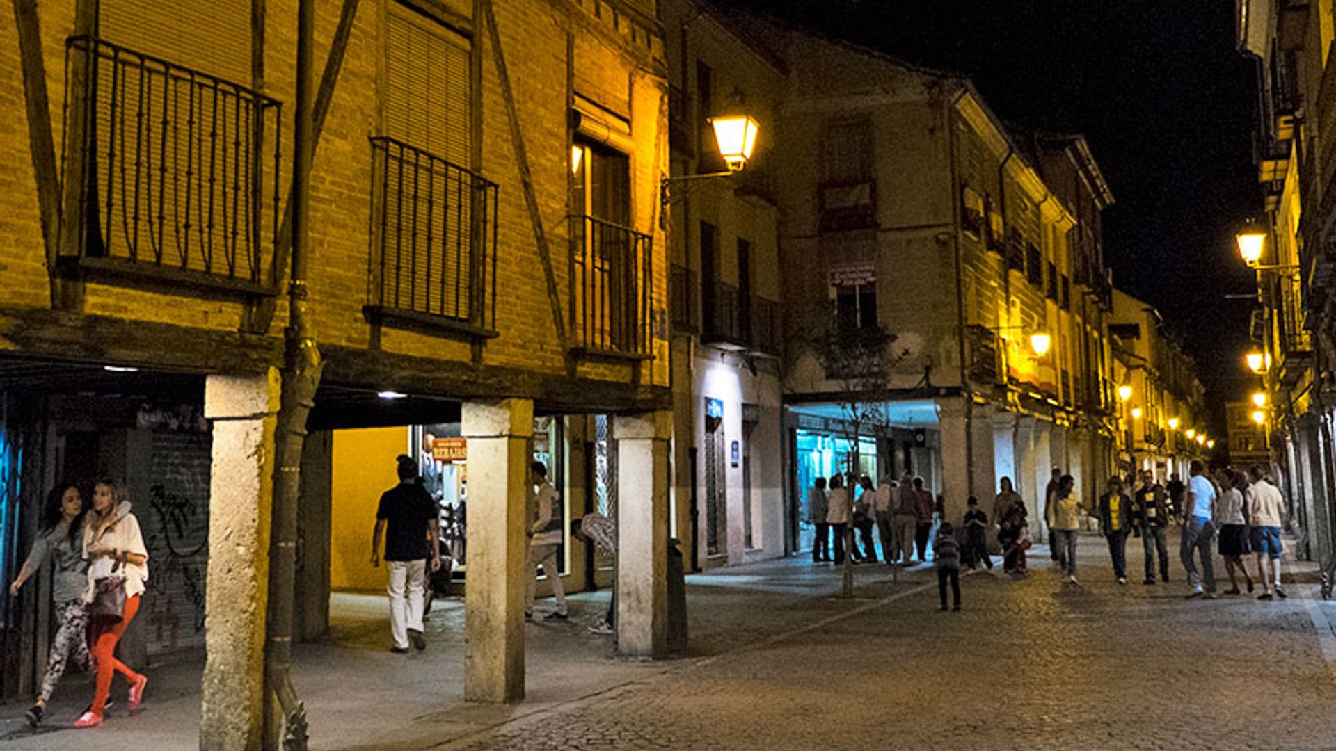 Calle Mayor, por aquí pasa la vida en Alcalá de Henares